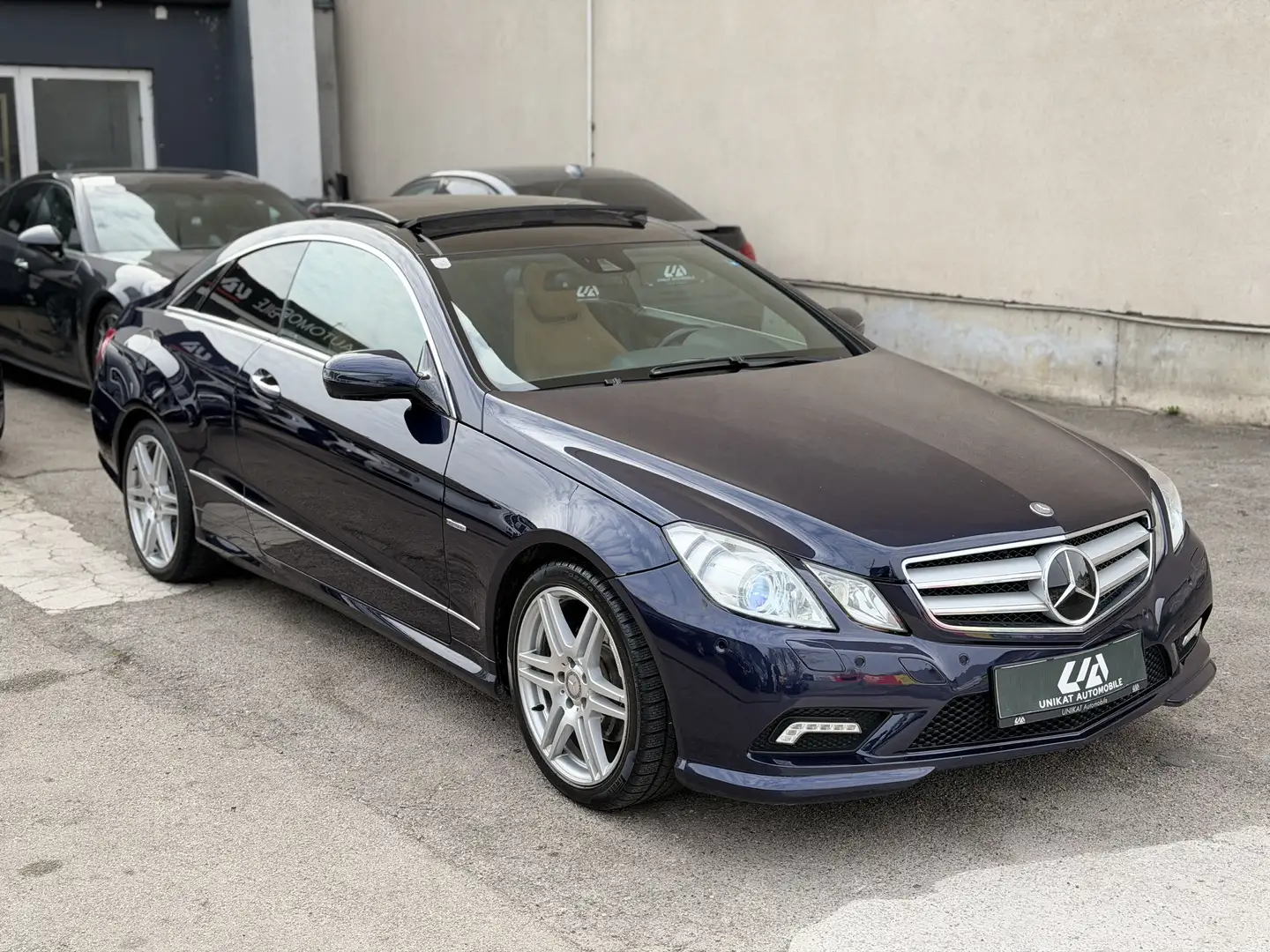 Mercedes-Benz E 350 E 350 CGI AMG-Line *SZH*SZK*PANO*ACC*KEYLESS* Blau - 2