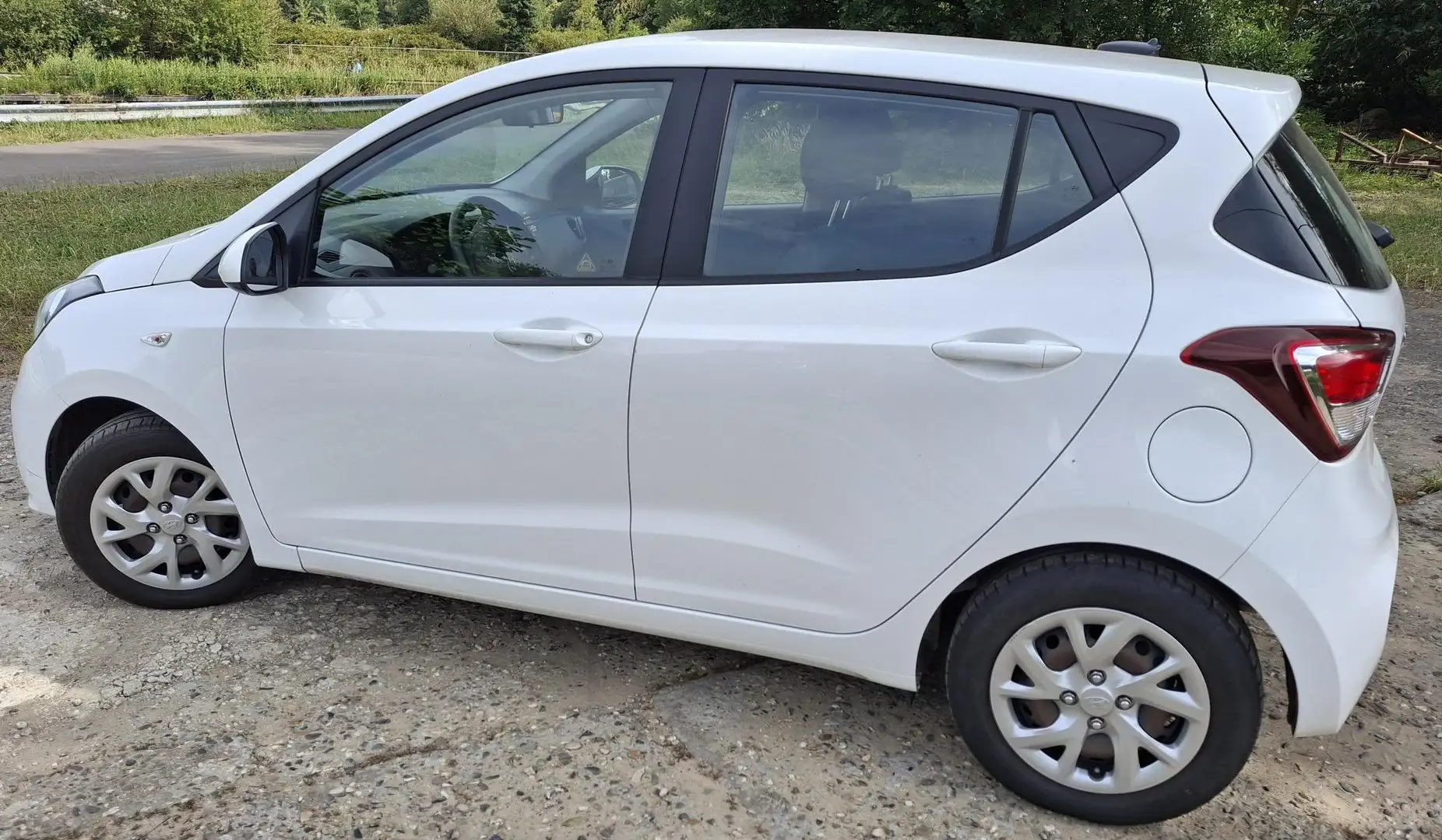 Hyundai i10 i10 1.0 Trend Blanc - 1
