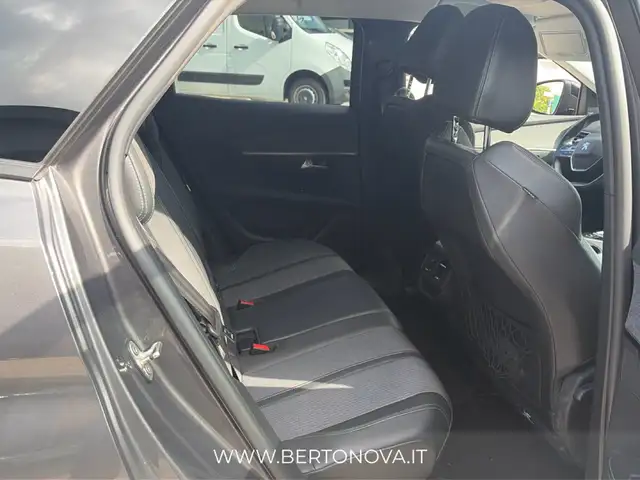 Peugeot 3008 view 7
