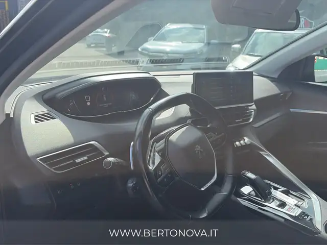 Peugeot 3008 view 10