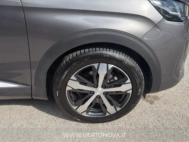 Peugeot 3008 view 6
