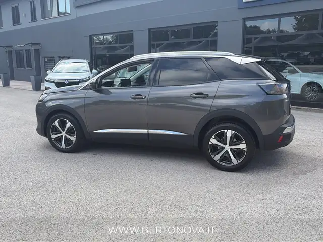 Peugeot 3008 view 2