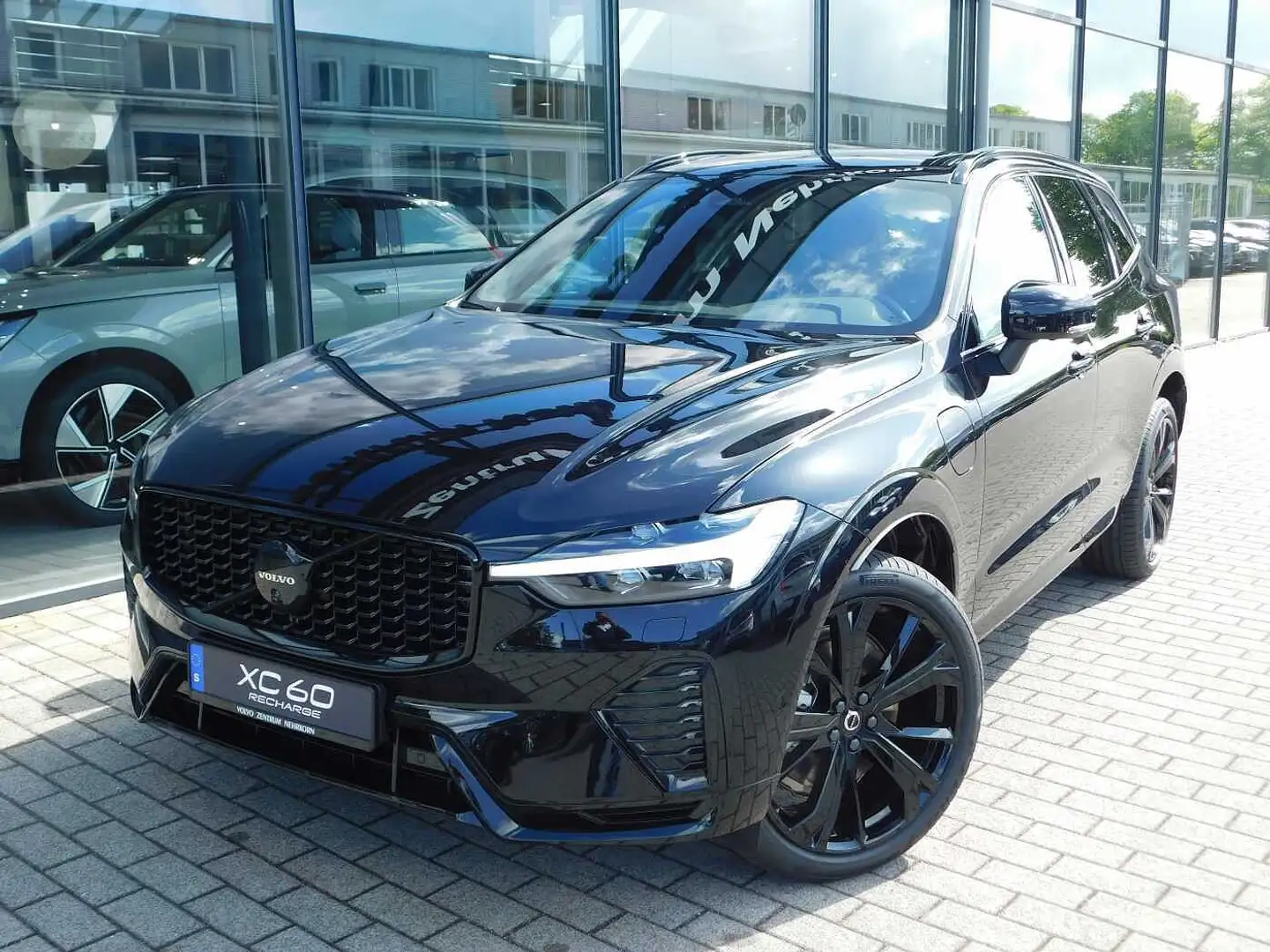 Volvo XC60 Plug-In-Hybrid T6 AWD Plug-in Hybrid Plus Black Ed Noir - 1