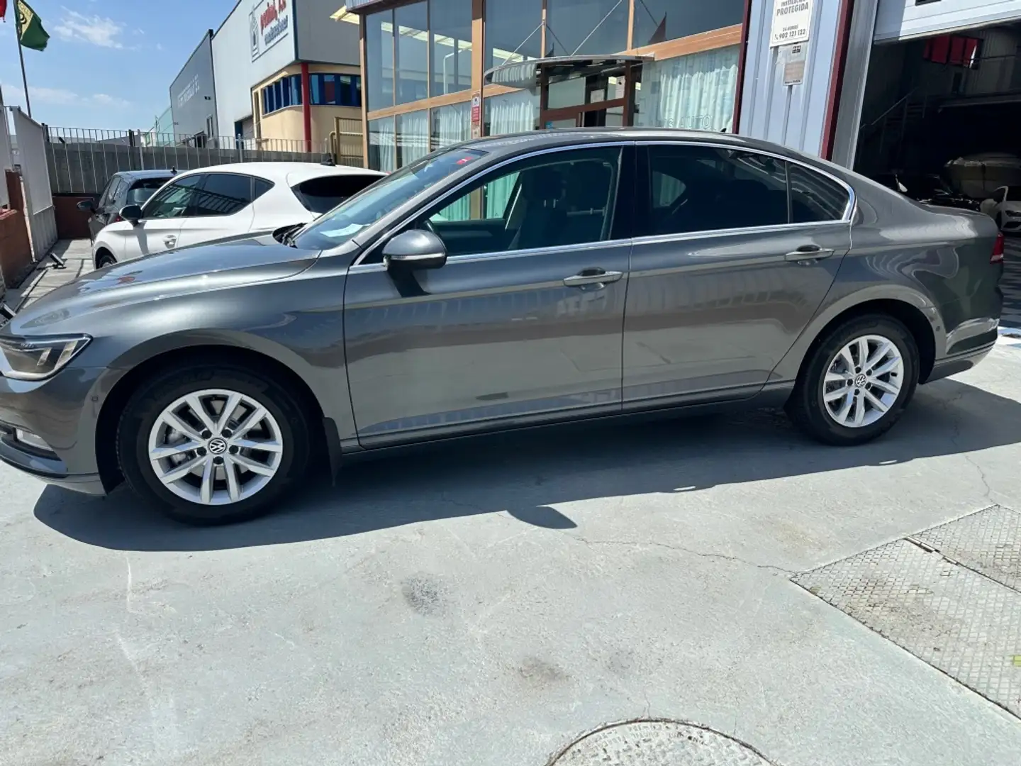 Volkswagen Passat 1.6TDI BMT Bluemotion 88kW Gris - 2