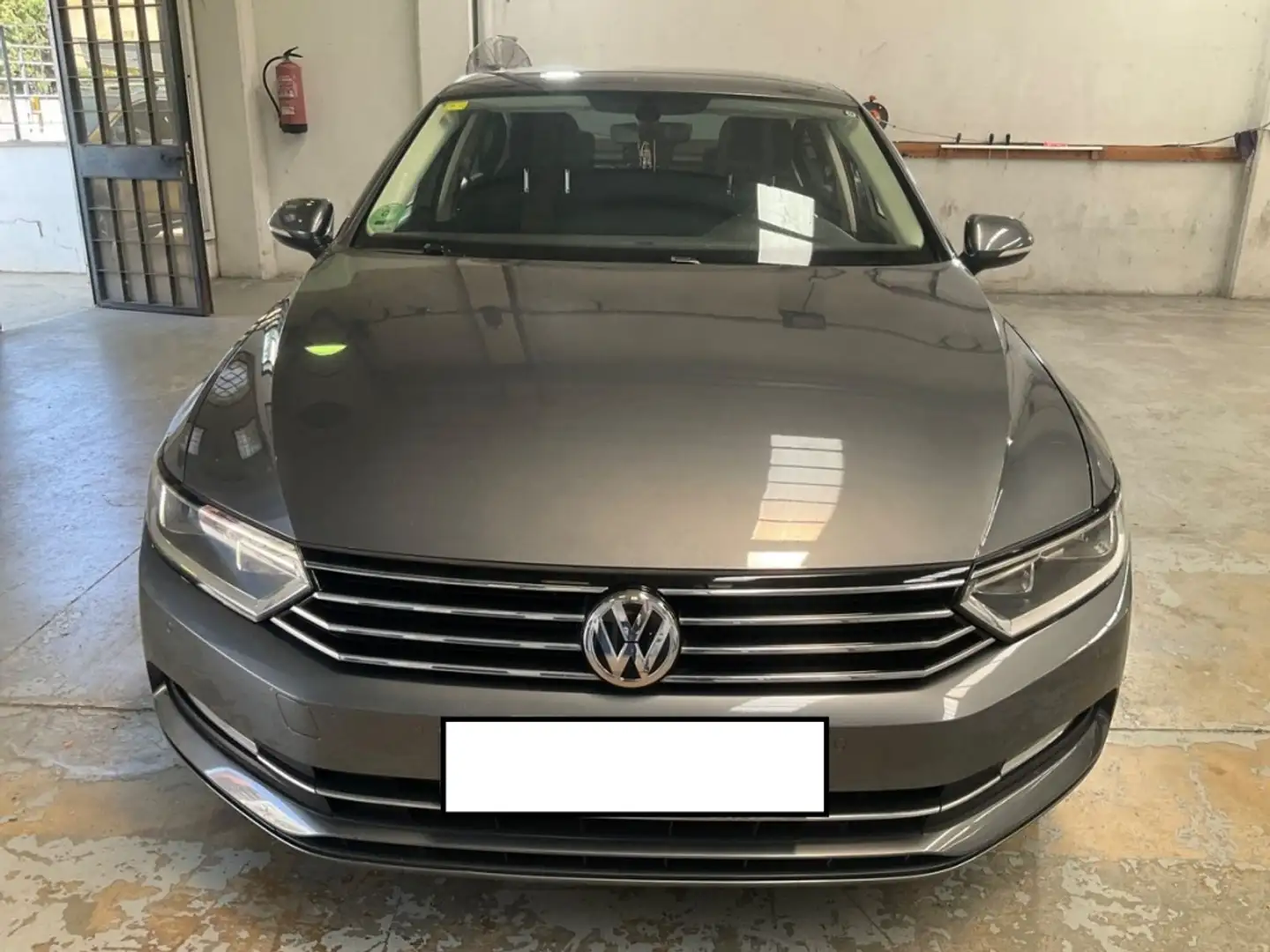 Volkswagen Passat 1.6TDI BMT Bluemotion 88kW Grau - 2