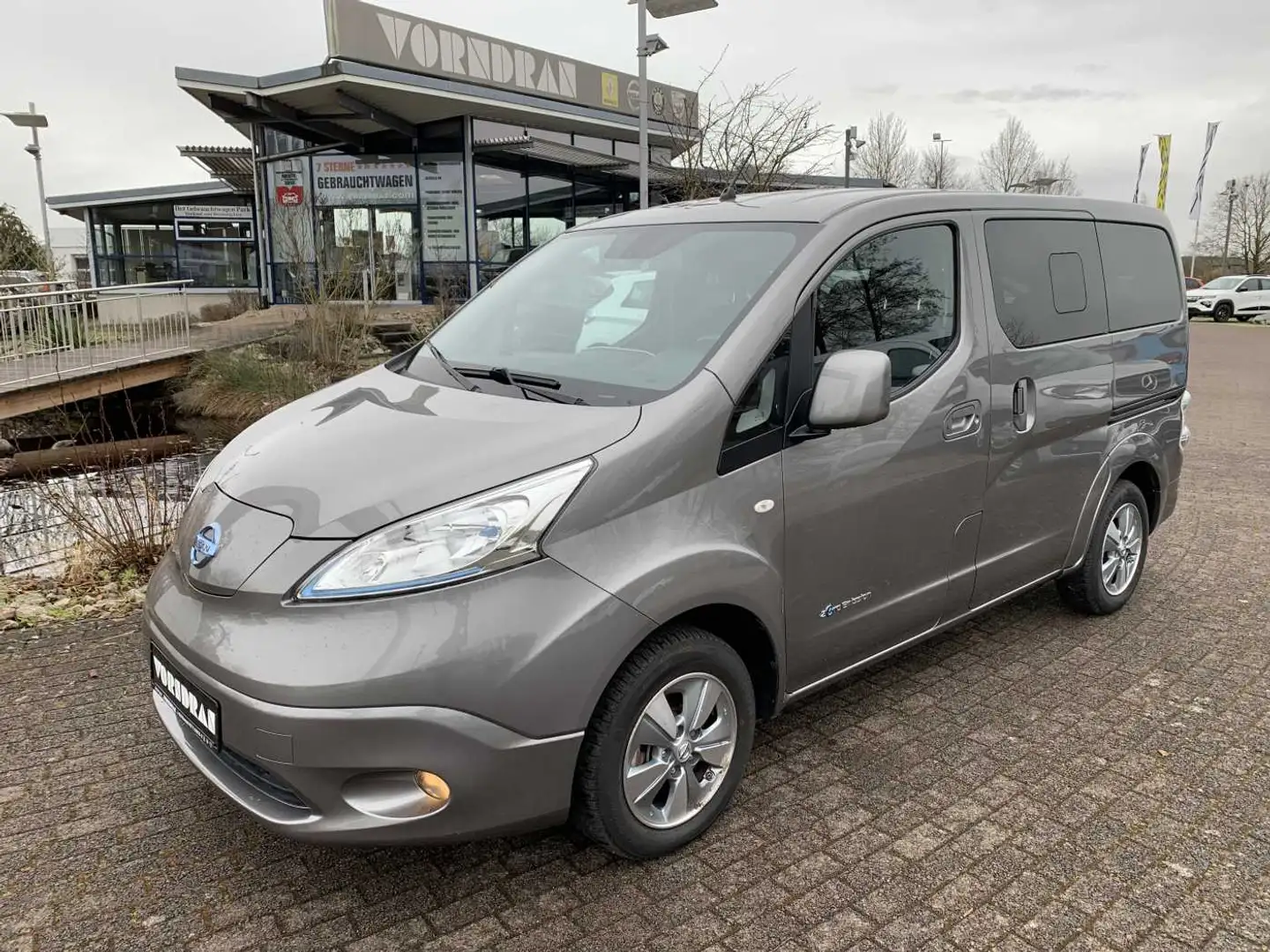 Nissan E-NV200 Evalia Tekna mit Batterie 7-Sitzer 6,6kWLader siva - 1