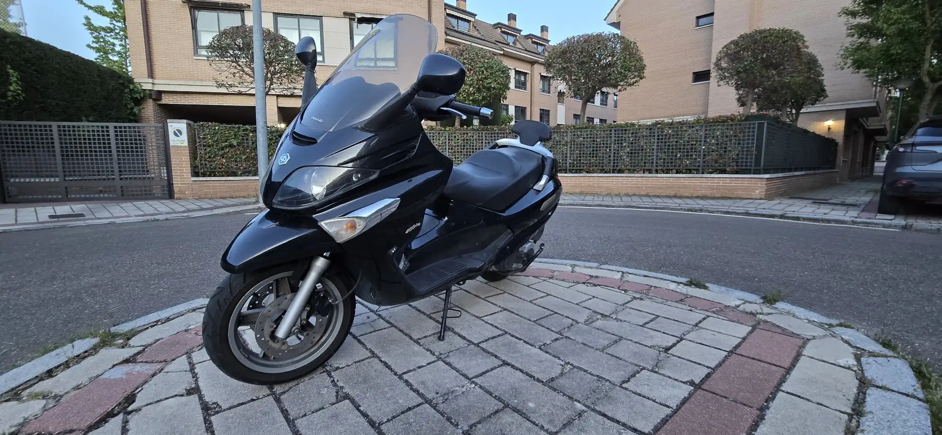 Piaggio XEvo 400 - 2
