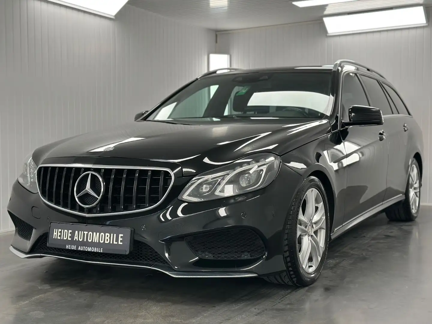Mercedes-Benz E 200 T- AMG CDI BlueEfficiency LED Teilleder Schwarz - 1