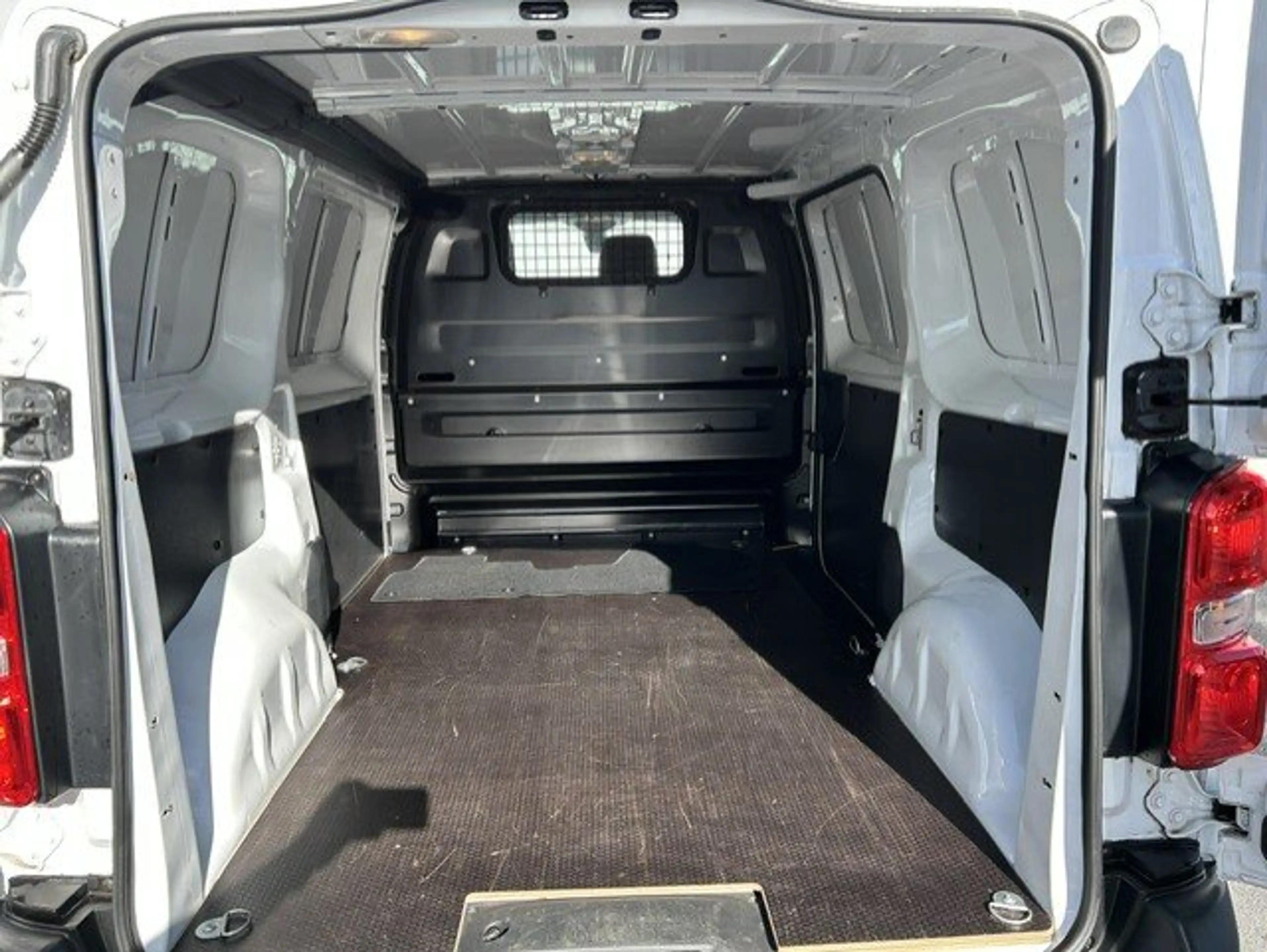 Peugeot Expert 2.0 BlueHDI 122Pk L2 — photo 9