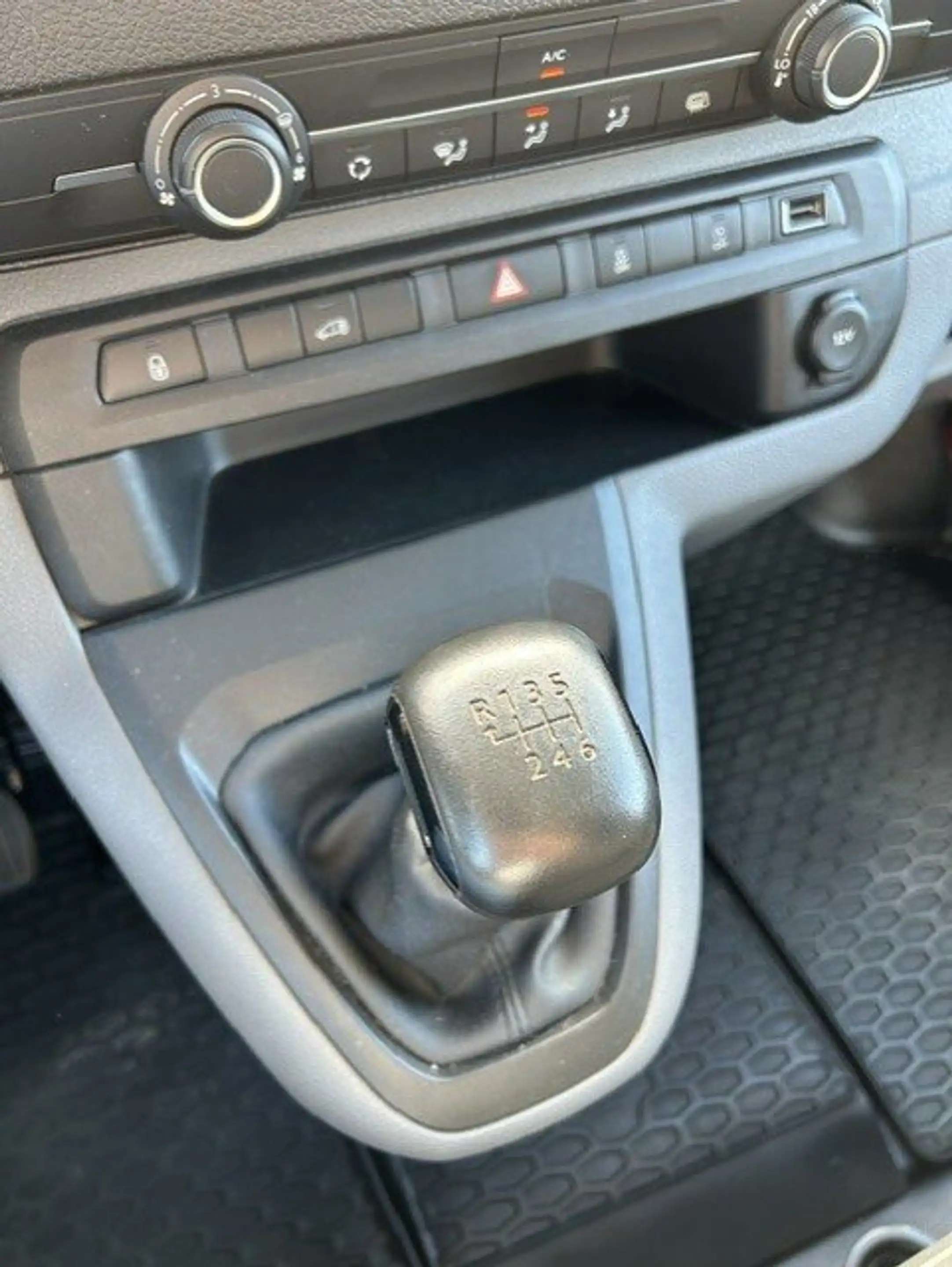Peugeot Expert 2.0 BlueHDI 122Pk L2 — photo 14