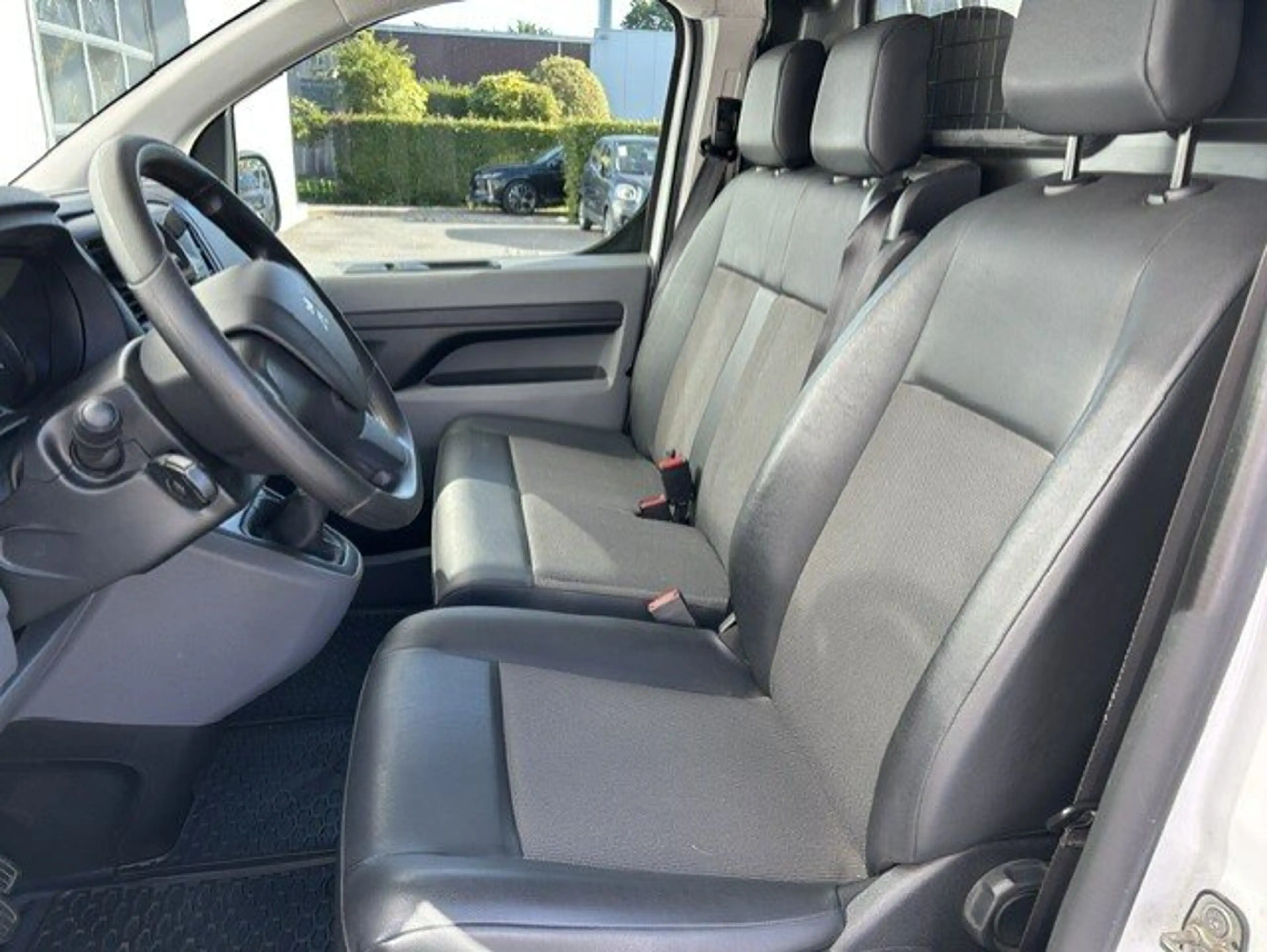 Peugeot Expert 2.0 BlueHDI 122Pk L2 — photo 12