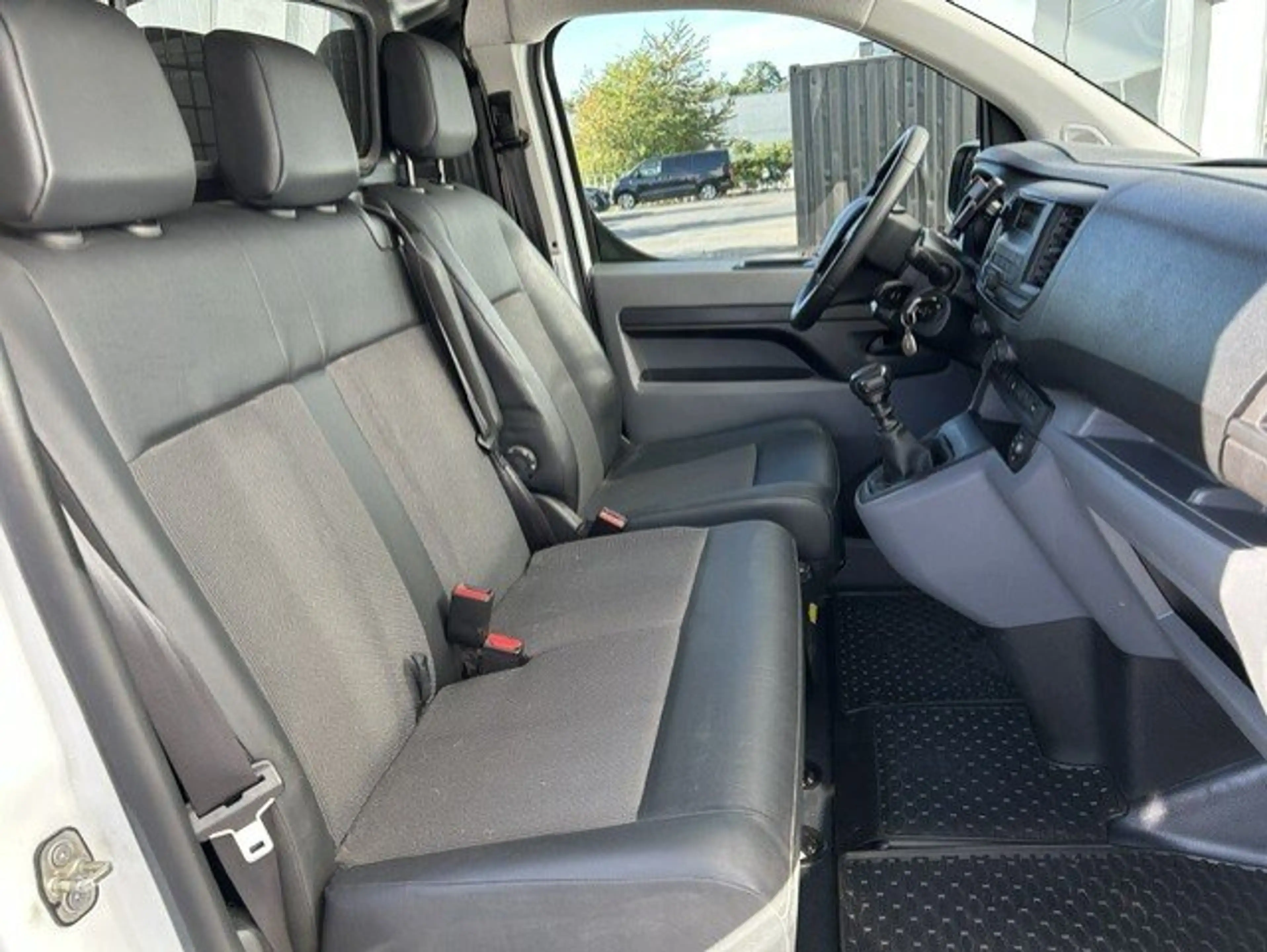 Peugeot Expert 2.0 BlueHDI 122Pk L2 — photo 13