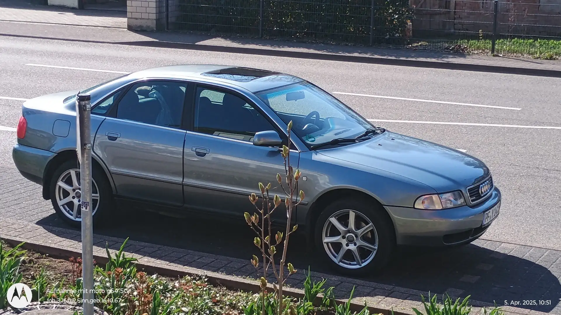 Audi A4 2.8 Quattro V6 AHK Klima 8-fach bereift ALU Grau - 1