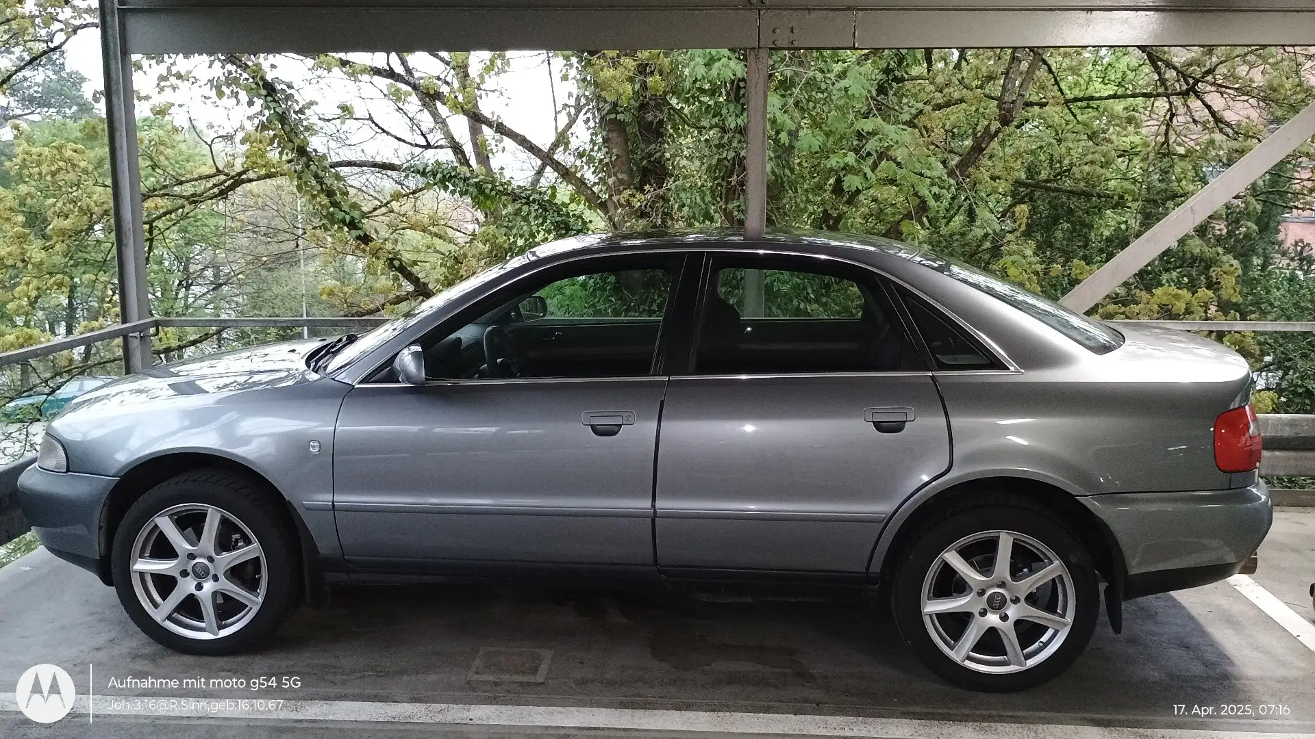 Audi A4 2.8 Quattro Sportfahrwerk und Auspuff Grau - 1