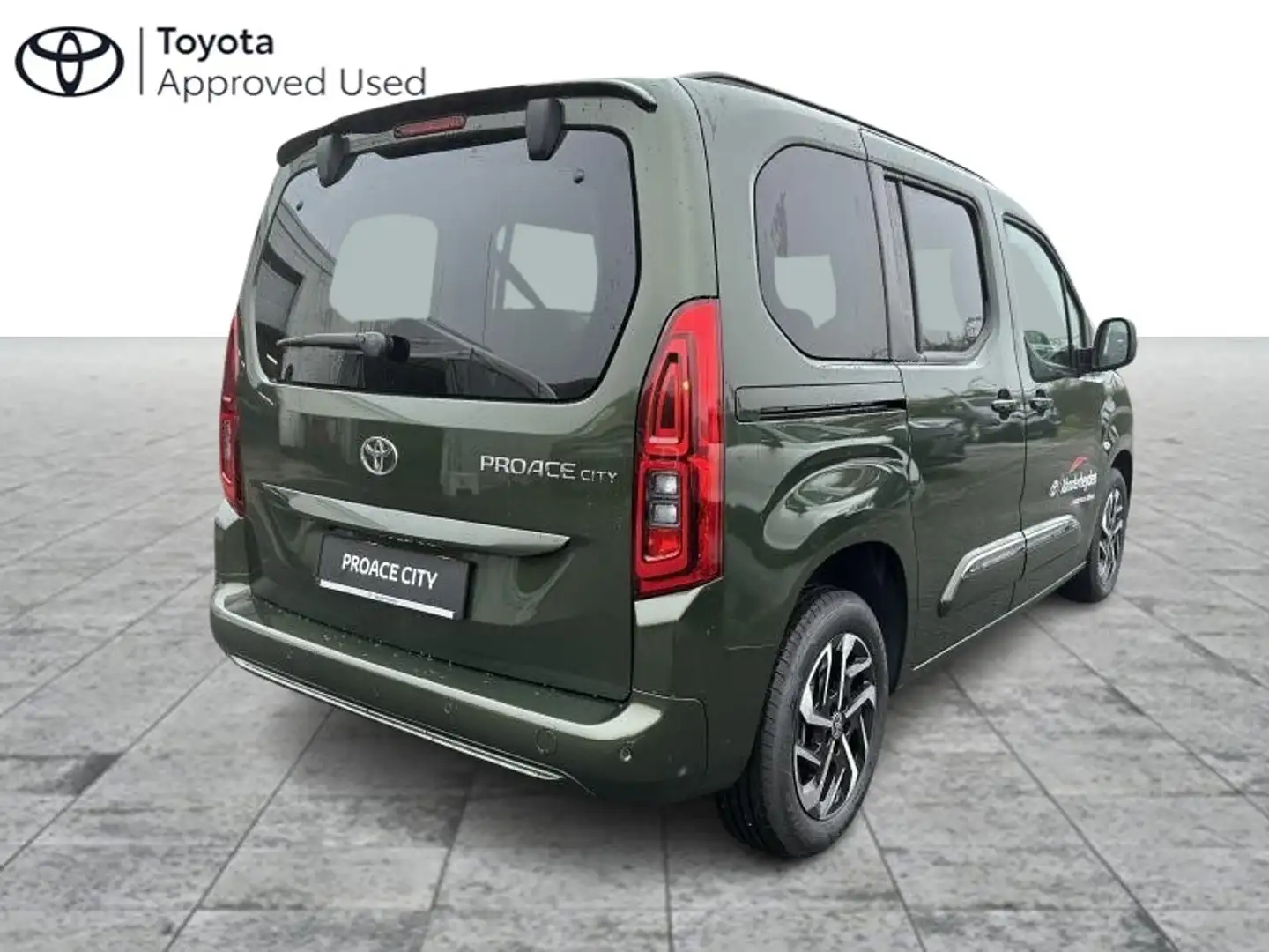 Toyota Verso SWB 1.2 Family 5pl Zelená - 2