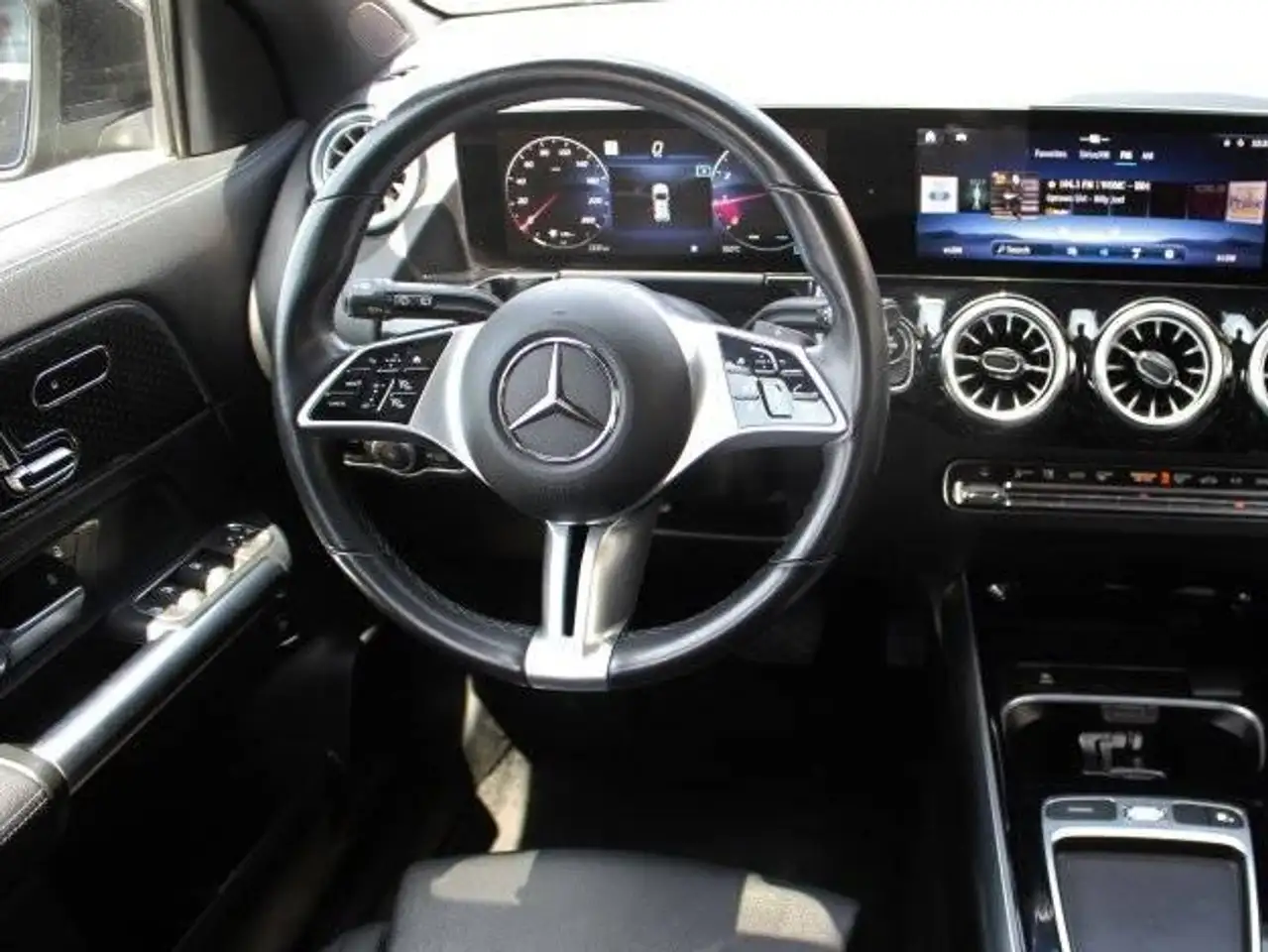 Mercedes-Benz GLA photo Mercedes-Benz GLA