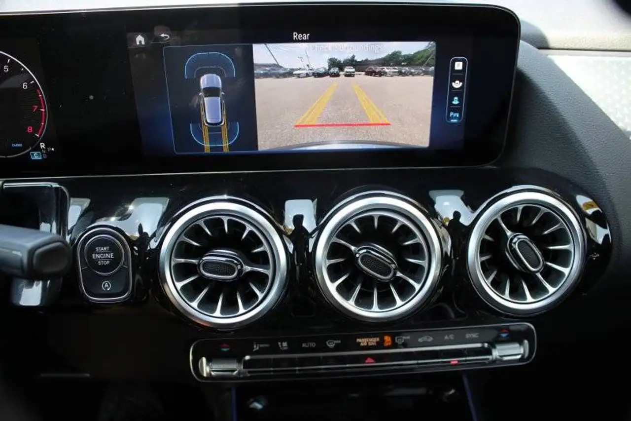 Mercedes-Benz GLA photo Mercedes-Benz GLA