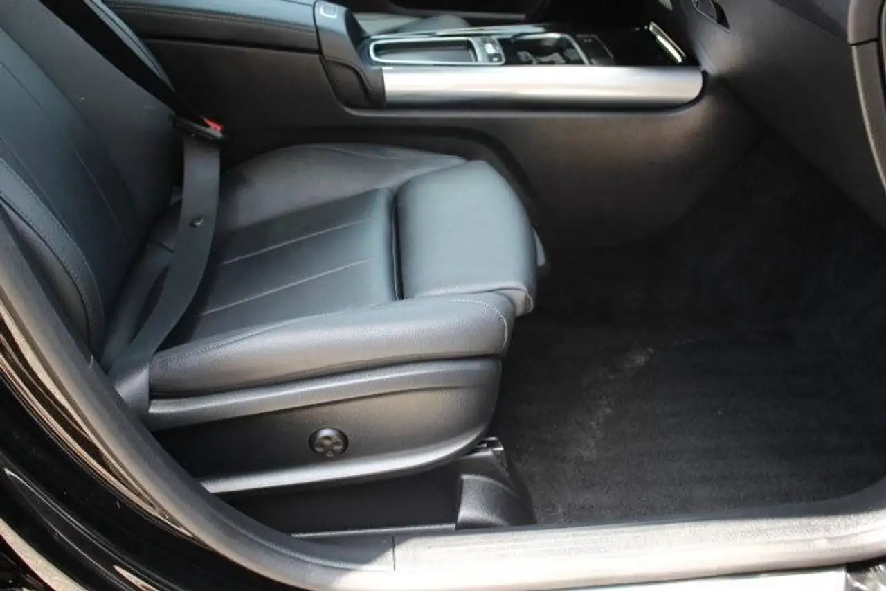 Mercedes-Benz GLA photo Mercedes-Benz GLA