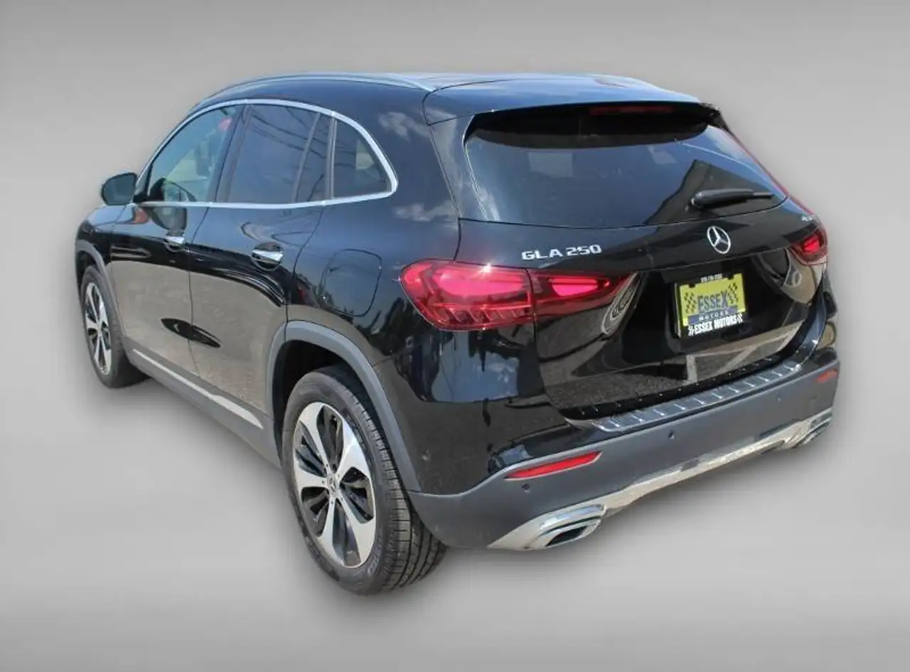 Mercedes-Benz GLA photo Mercedes-Benz GLA