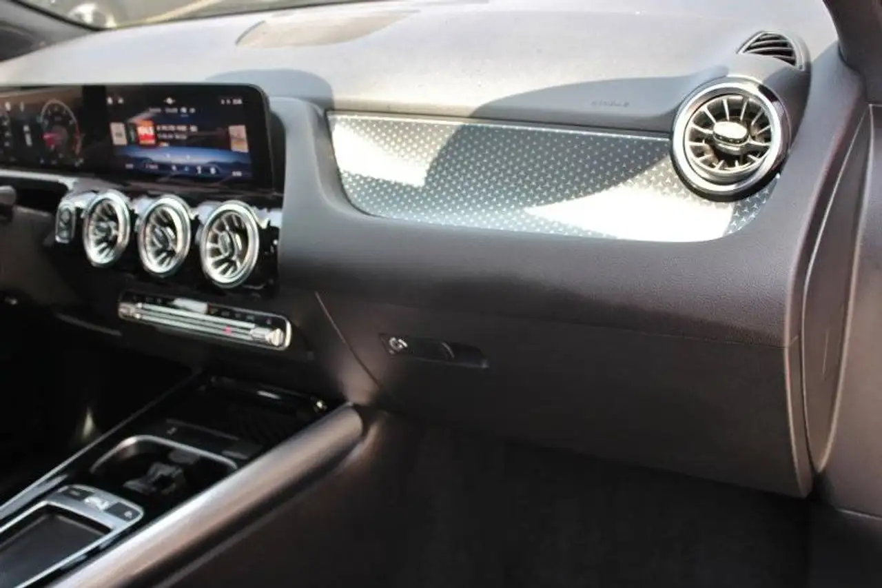 Mercedes-Benz GLA photo Mercedes-Benz GLA