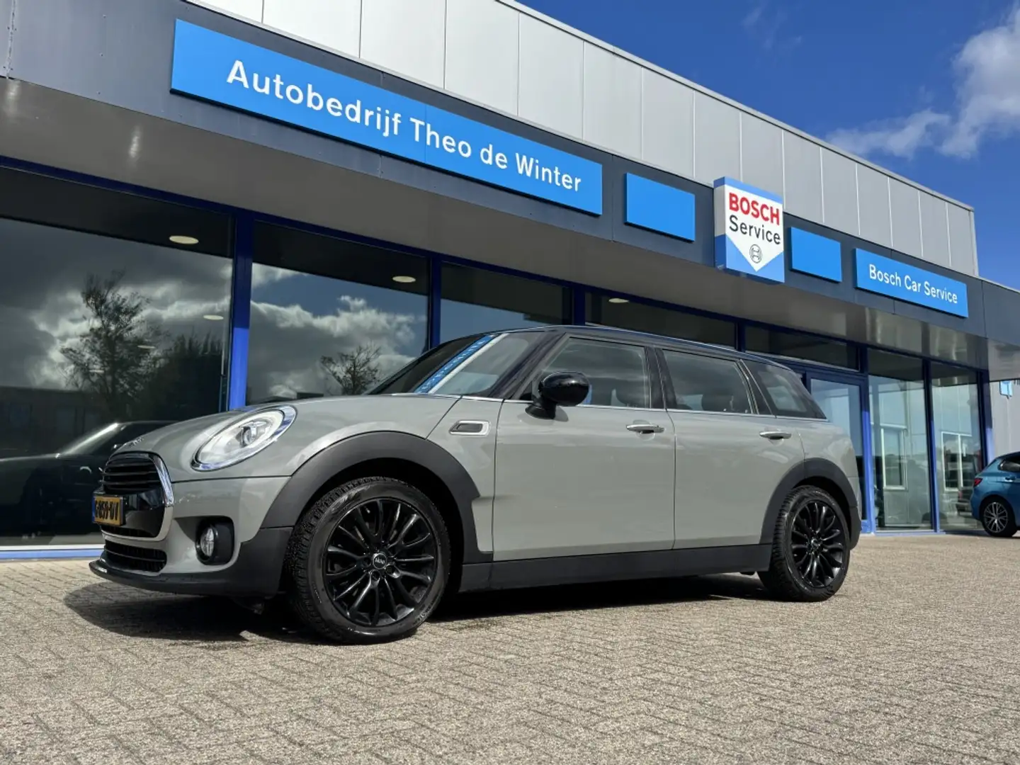 MINI Cooper Clubman Mini 1.5 Business Edition| Clima, Cruise, CarPlay, Gris - 1