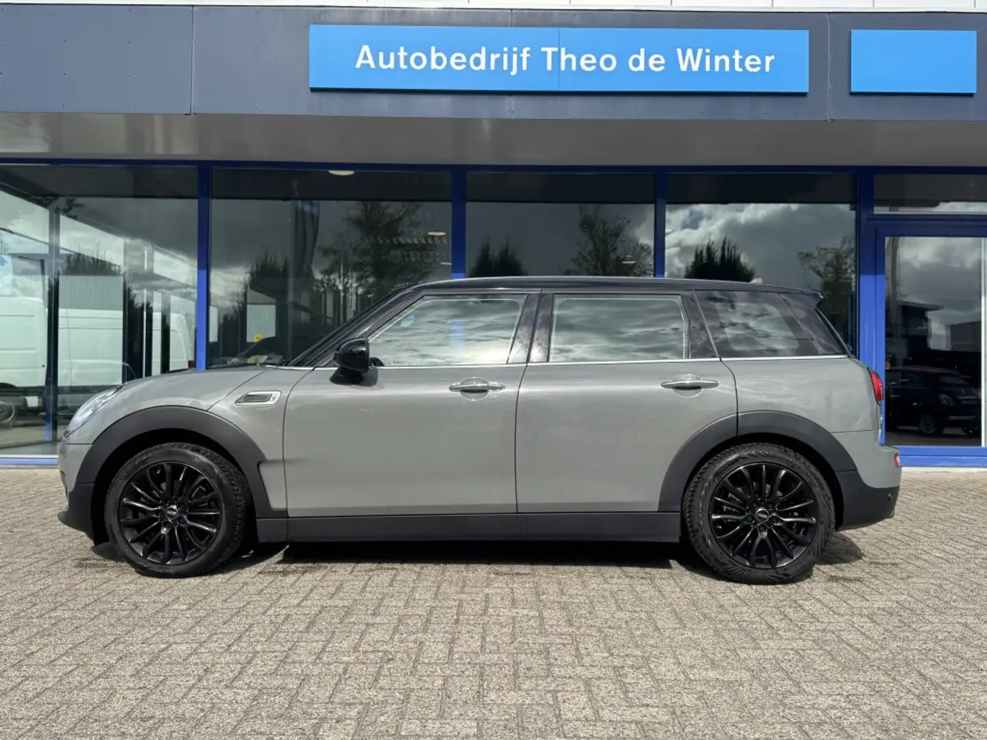 MINI Cooper Clubman Mini 1.5 Business Edition| Clima, Cruise, CarPlay, Gris - 2