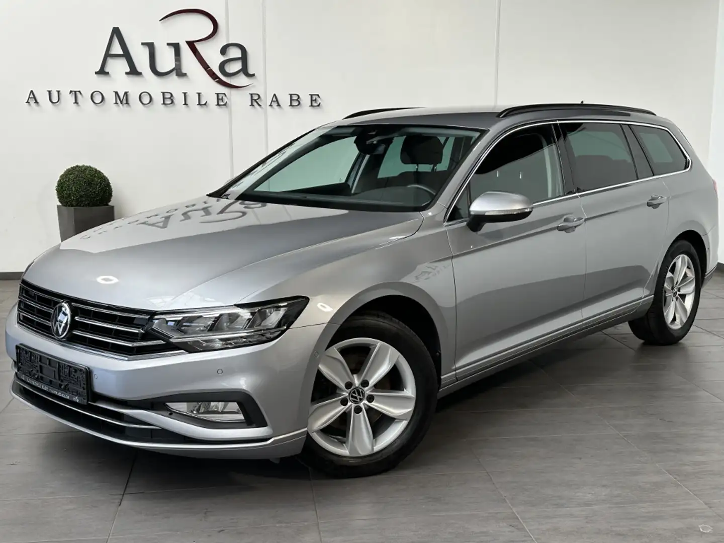 Volkswagen Passat Variant 2.0 TDI DSG Business NAV+LED+ACC Silber - 1