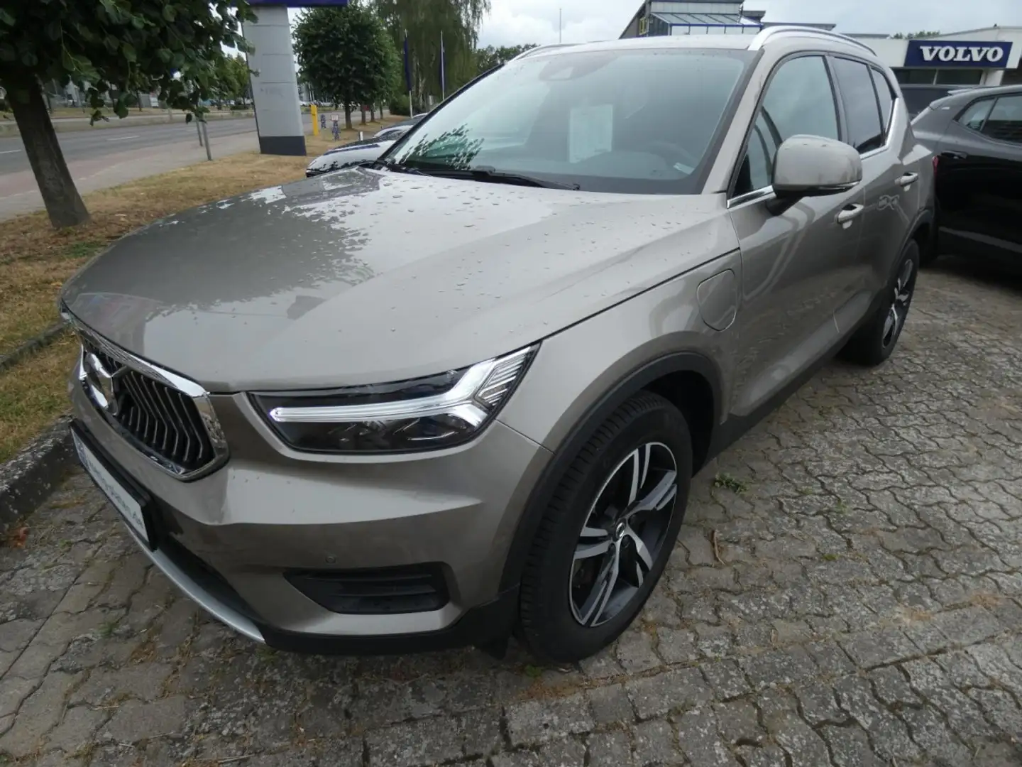Volvo XC40 Recharge T4 Inscription Expression Klima Navi Grijs - 2