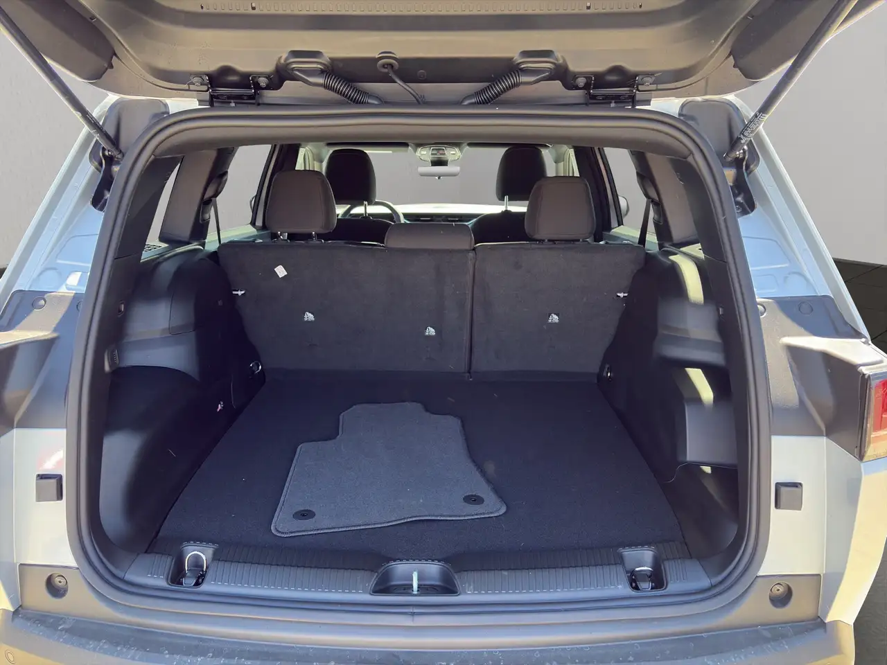 Jeep Cherokee photo Jeep Cherokee