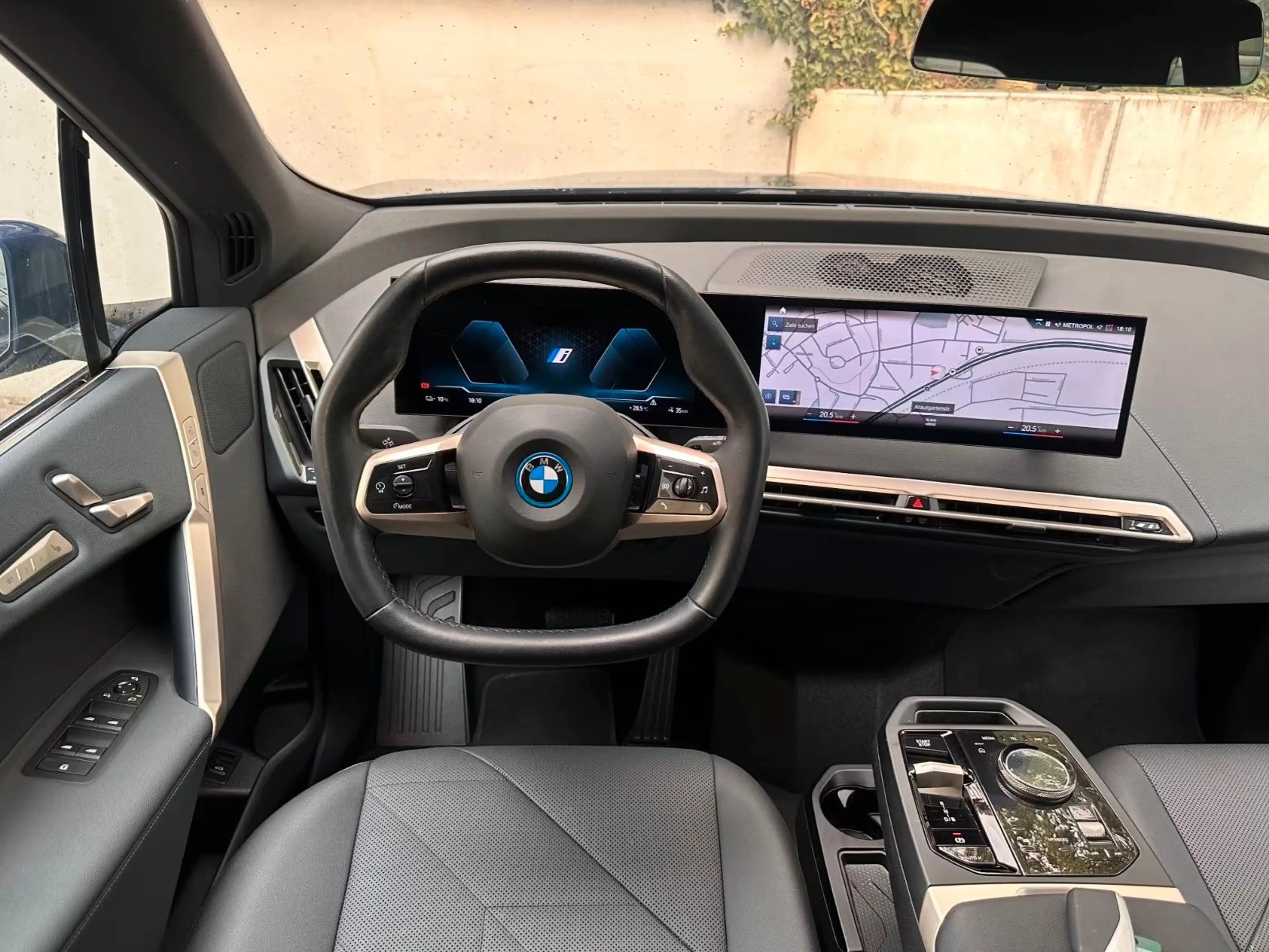 BMW iX xDrive40 M Sport PANO-SKYAHKDA-Prof360° — photo 8