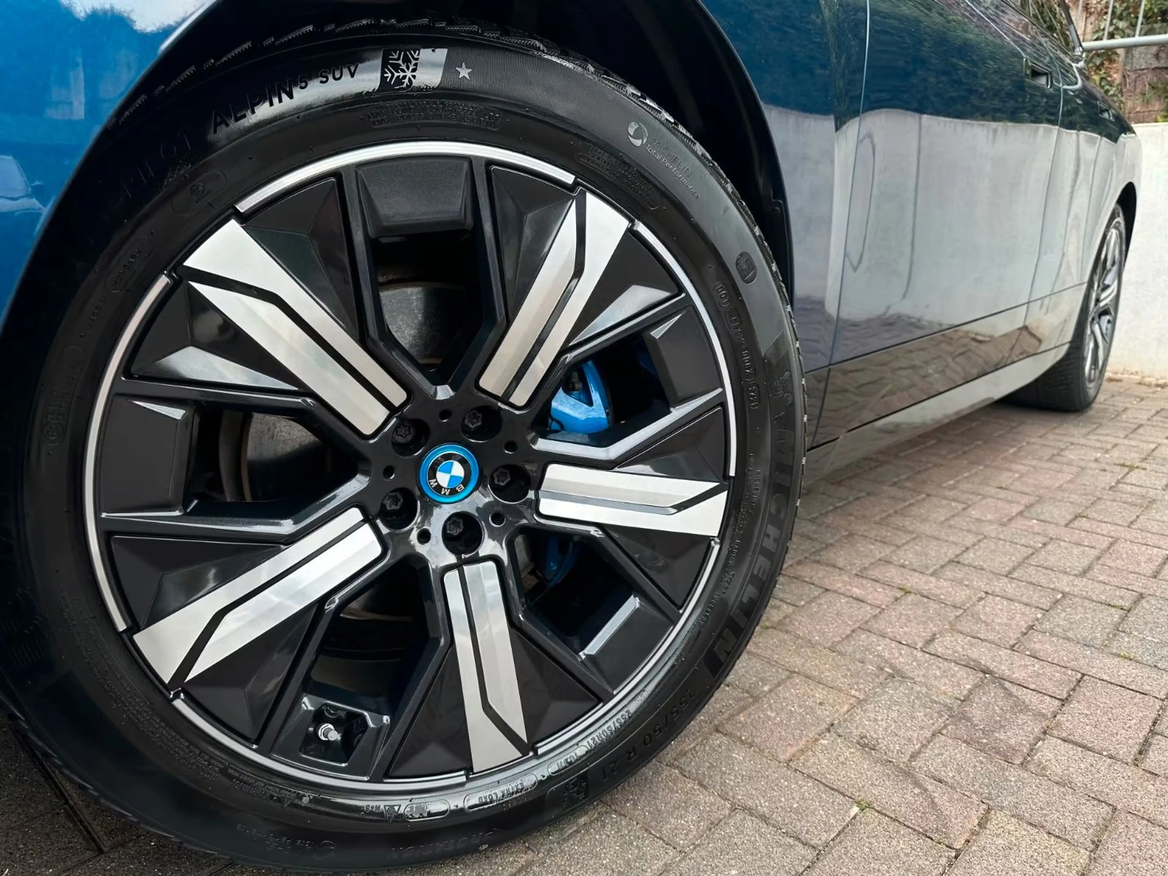 BMW iX xDrive40 M Sport PANO-SKYAHKDA-Prof360° — photo 11