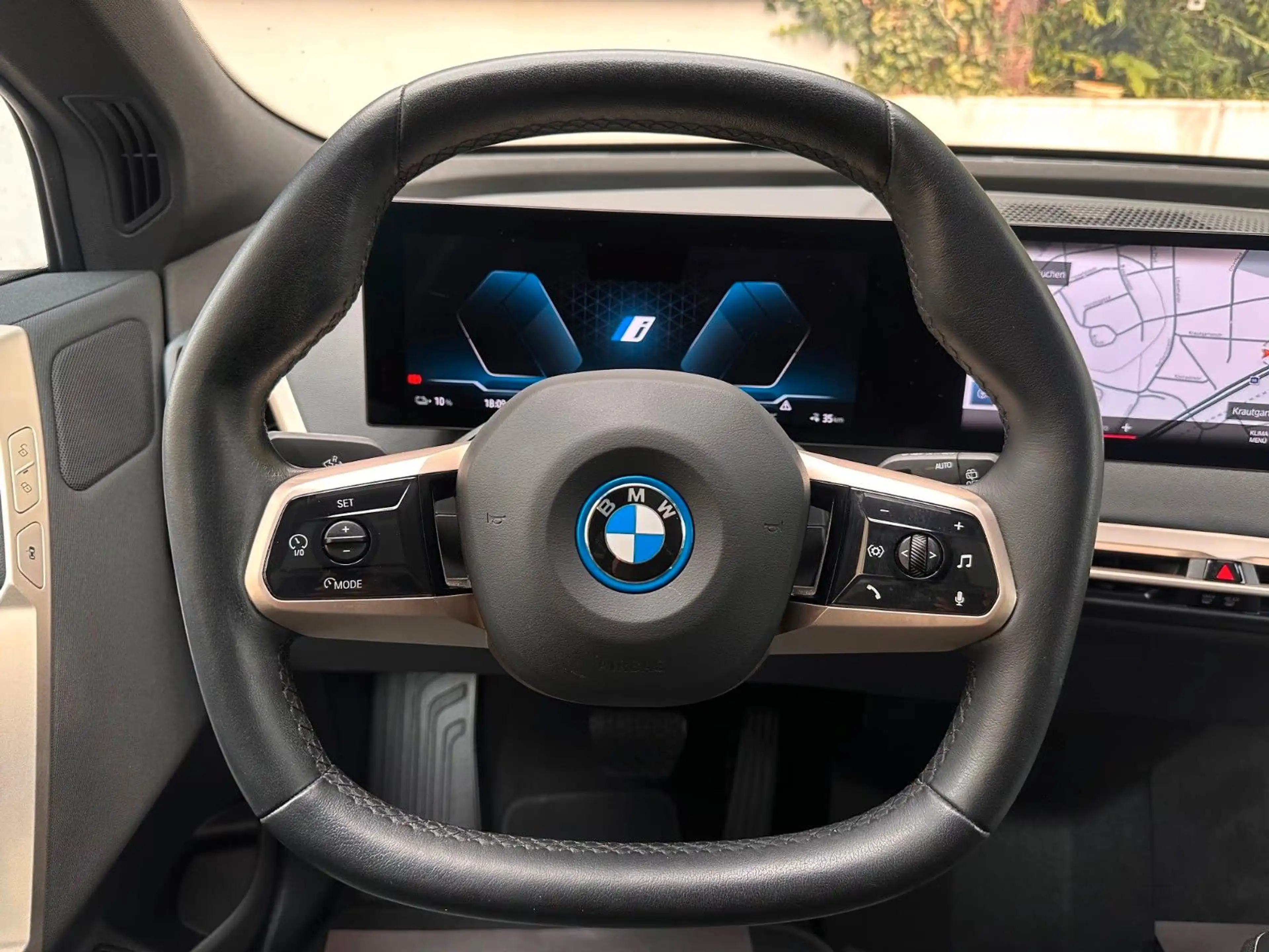 BMW iX xDrive40 M Sport PANO-SKYAHKDA-Prof360° — photo 10