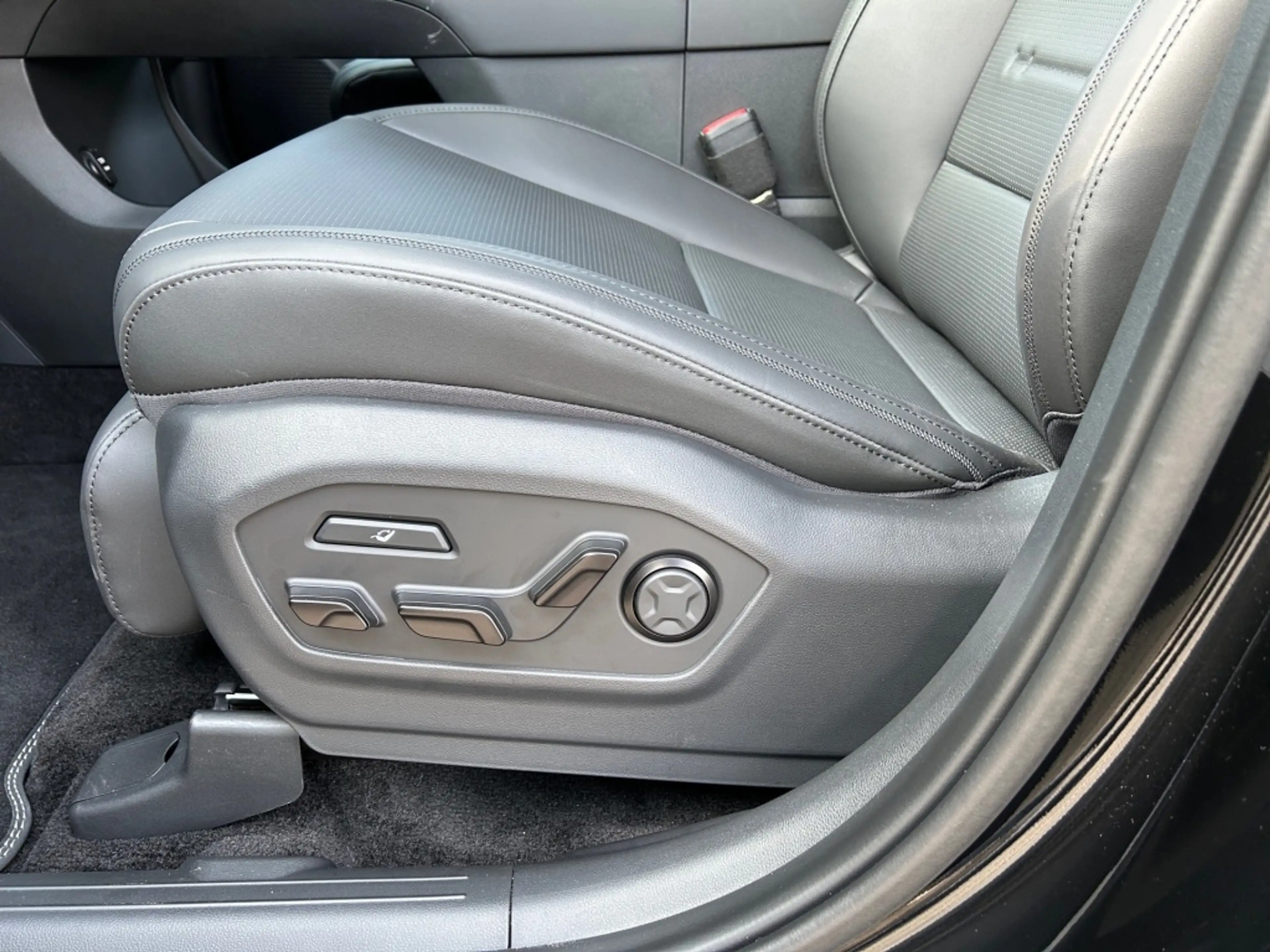 Hyundai SANTA FE HEV 5-Sitzer Blackline Glas-Schiebedach — photo 8