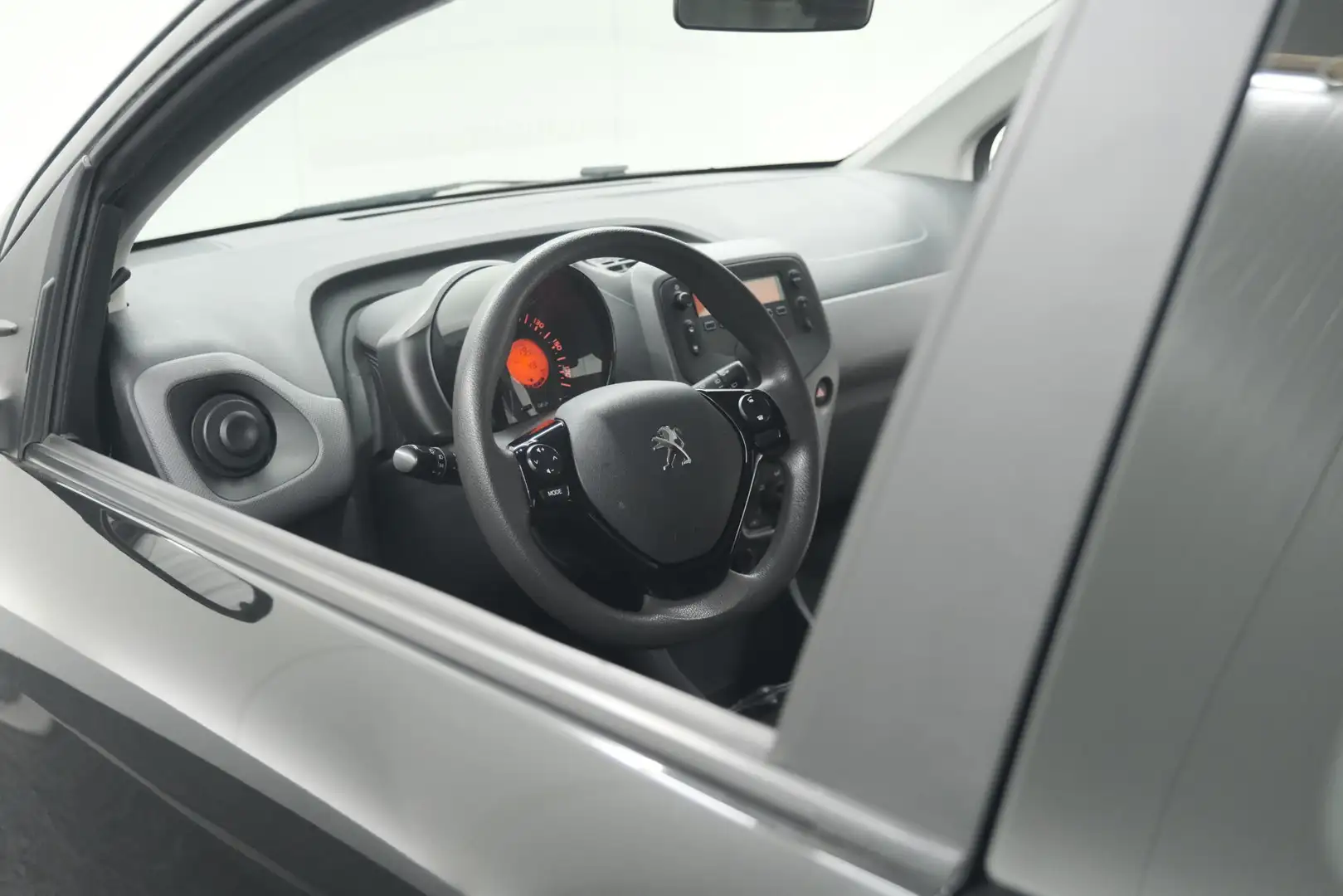 Peugeot 108 1.0 e-VTi Active | Airco | Bluetooth | Elektrische Zwart - 2