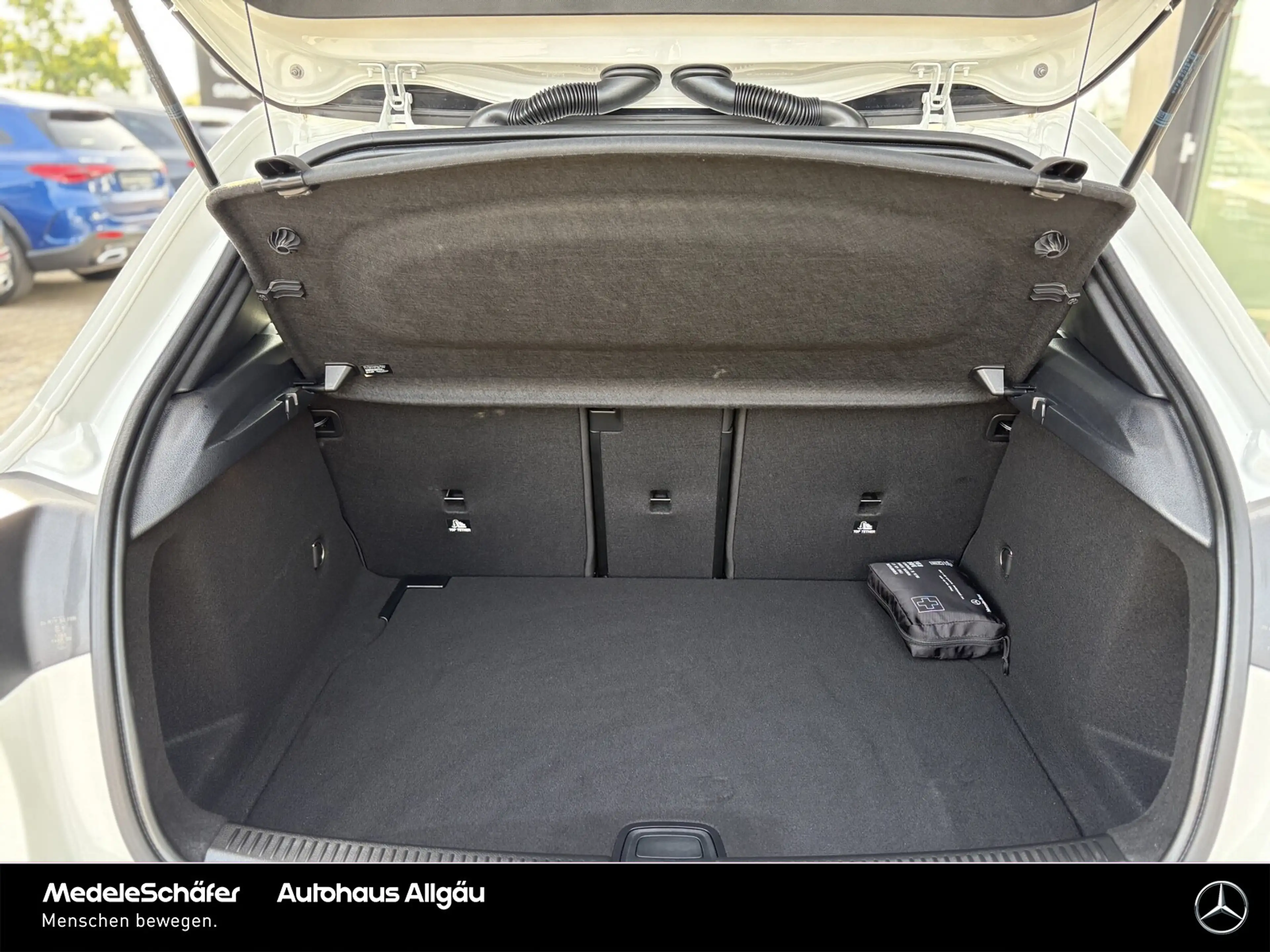 Mercedes-Benz A 180 A 180 AMG Night Special AdvanSound MBUX Park Kam — photo 5