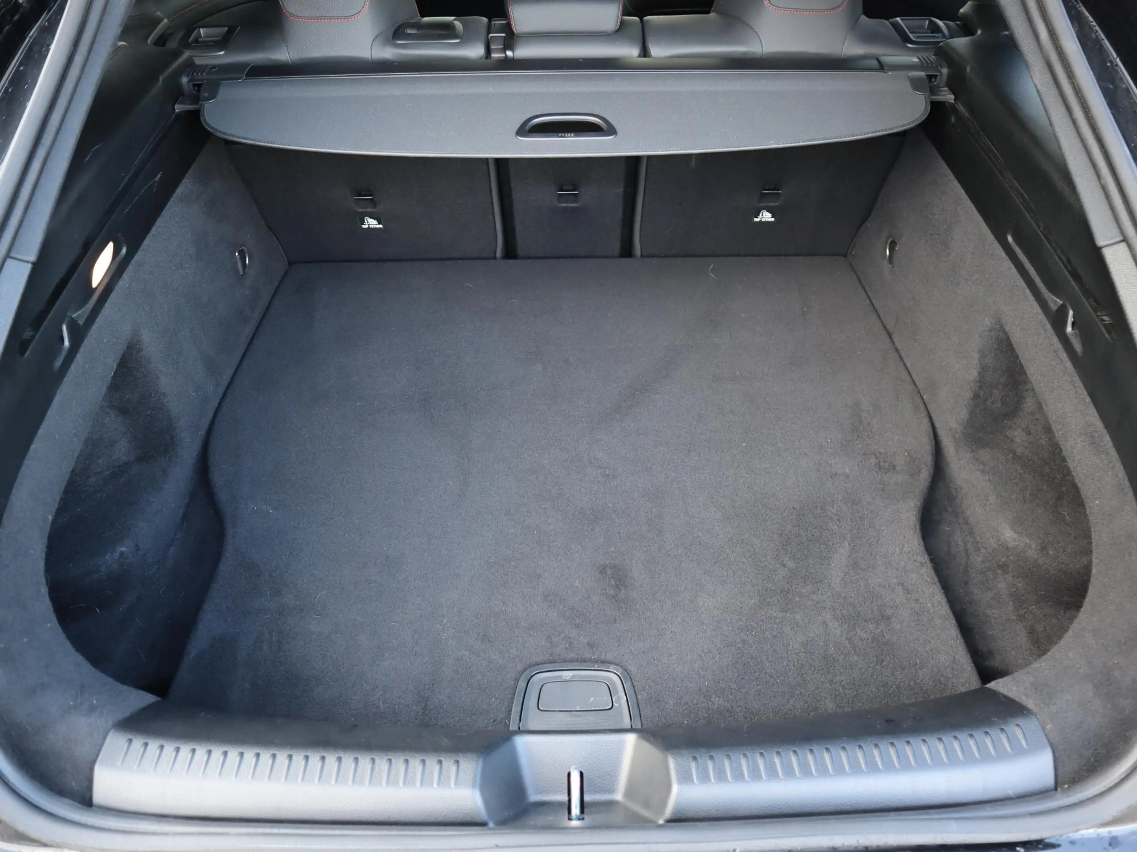 Mercedes-Benz CLA 250 Shooting Brake e AMG Line — photo 8