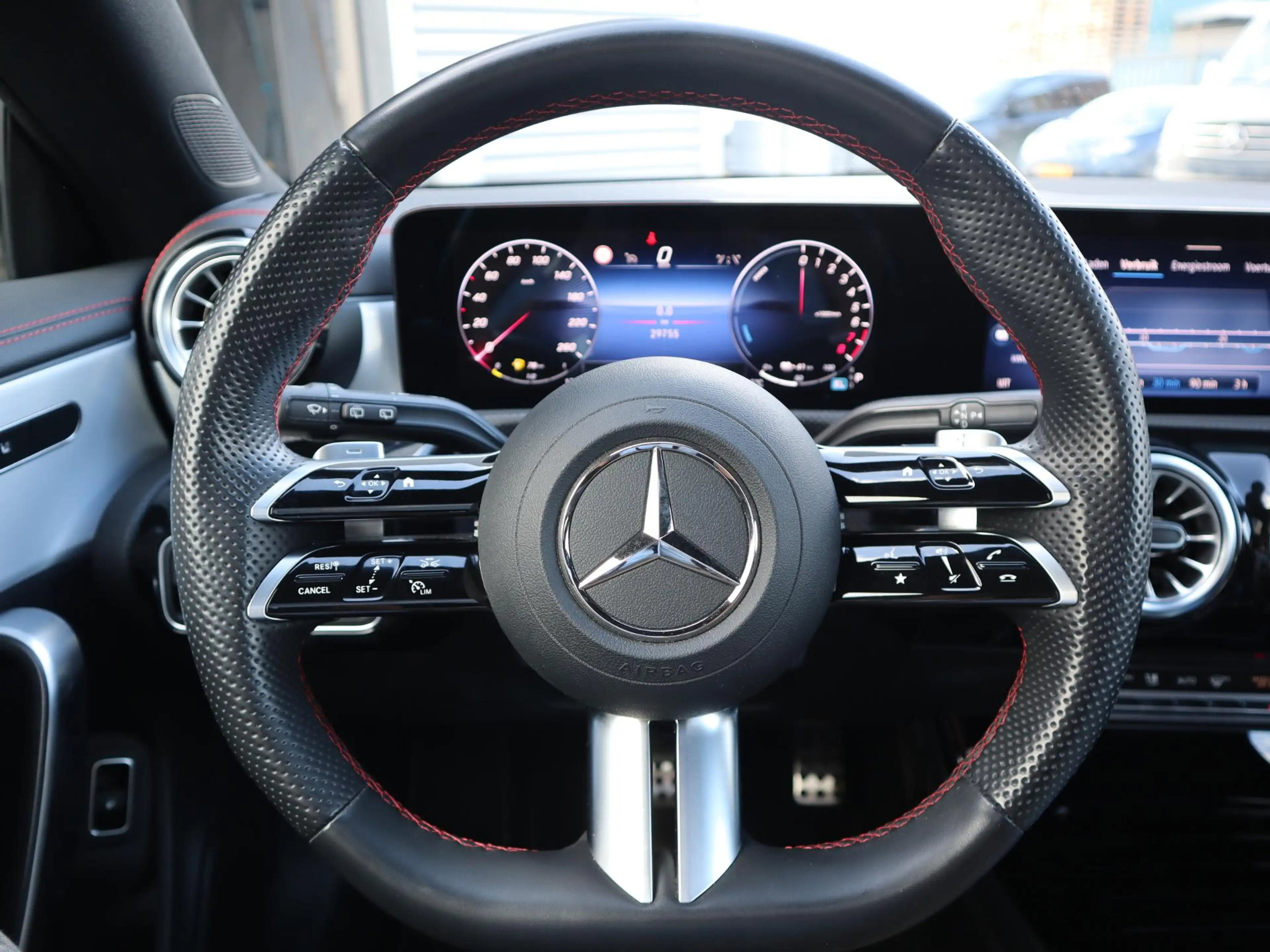 Mercedes-Benz CLA 250 Shooting Brake e AMG Line — photo 14