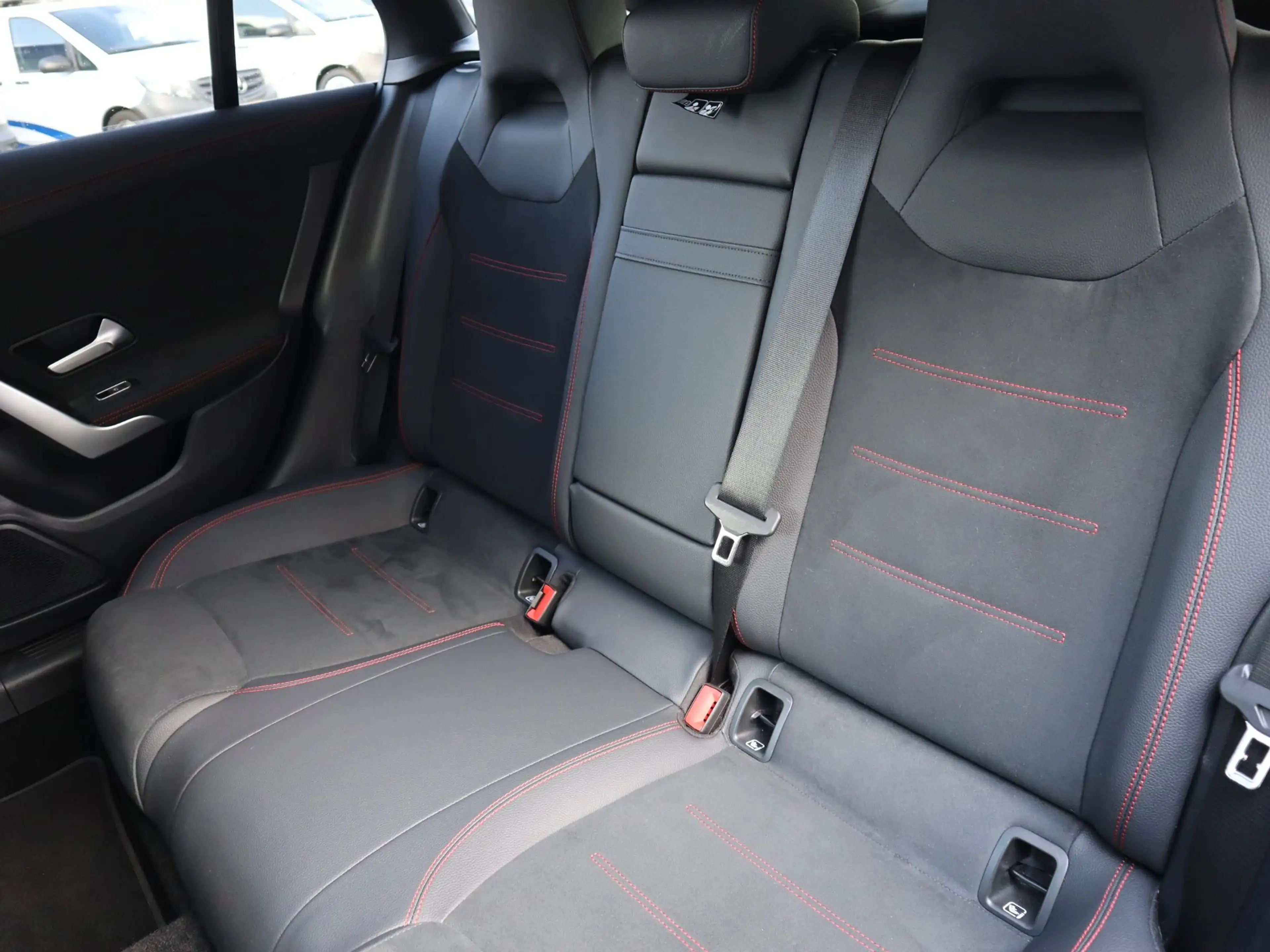 Mercedes-Benz CLA 250 Shooting Brake e AMG Line — photo 11