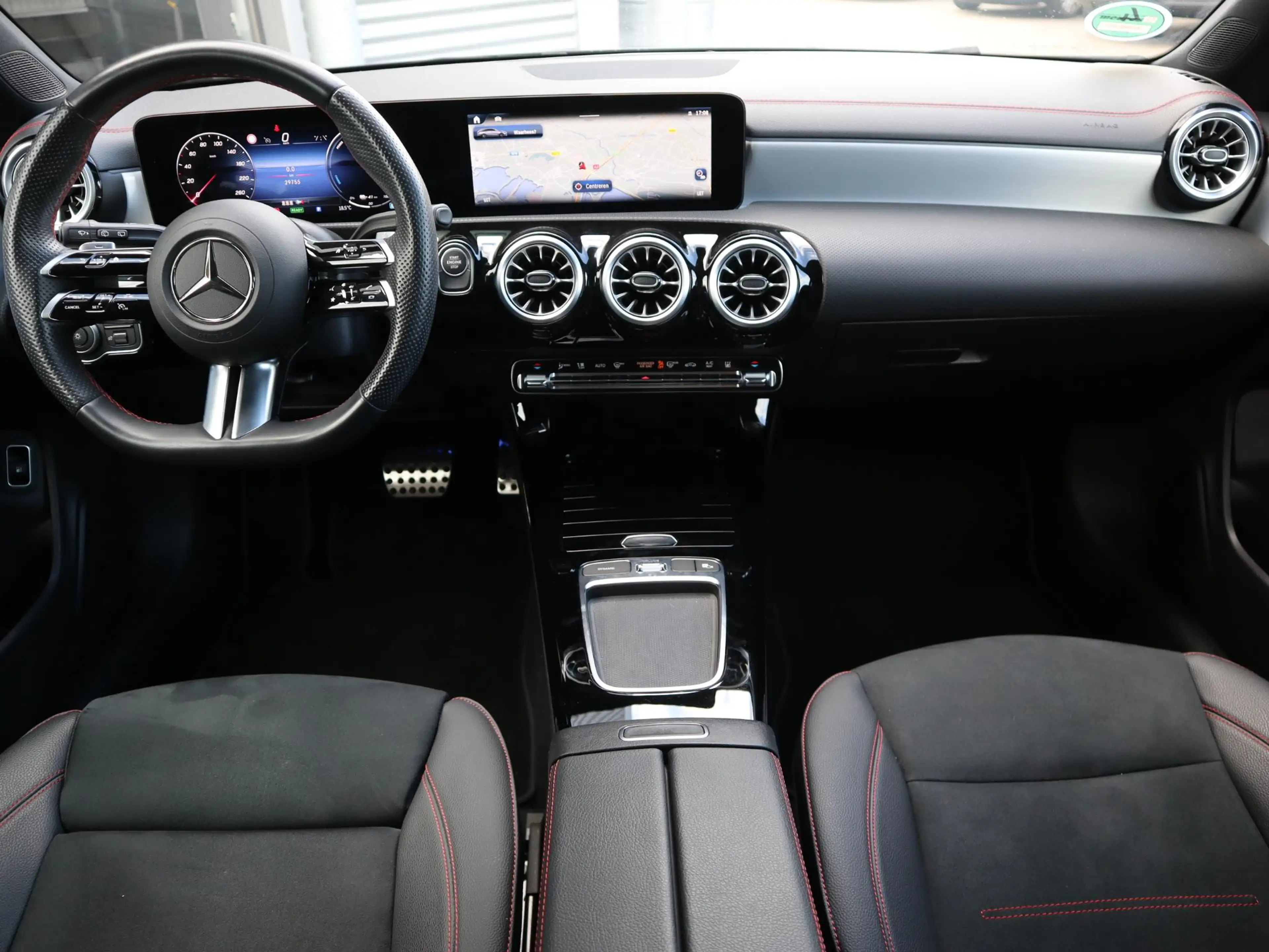 Mercedes-Benz CLA 250 Shooting Brake e AMG Line — photo 13