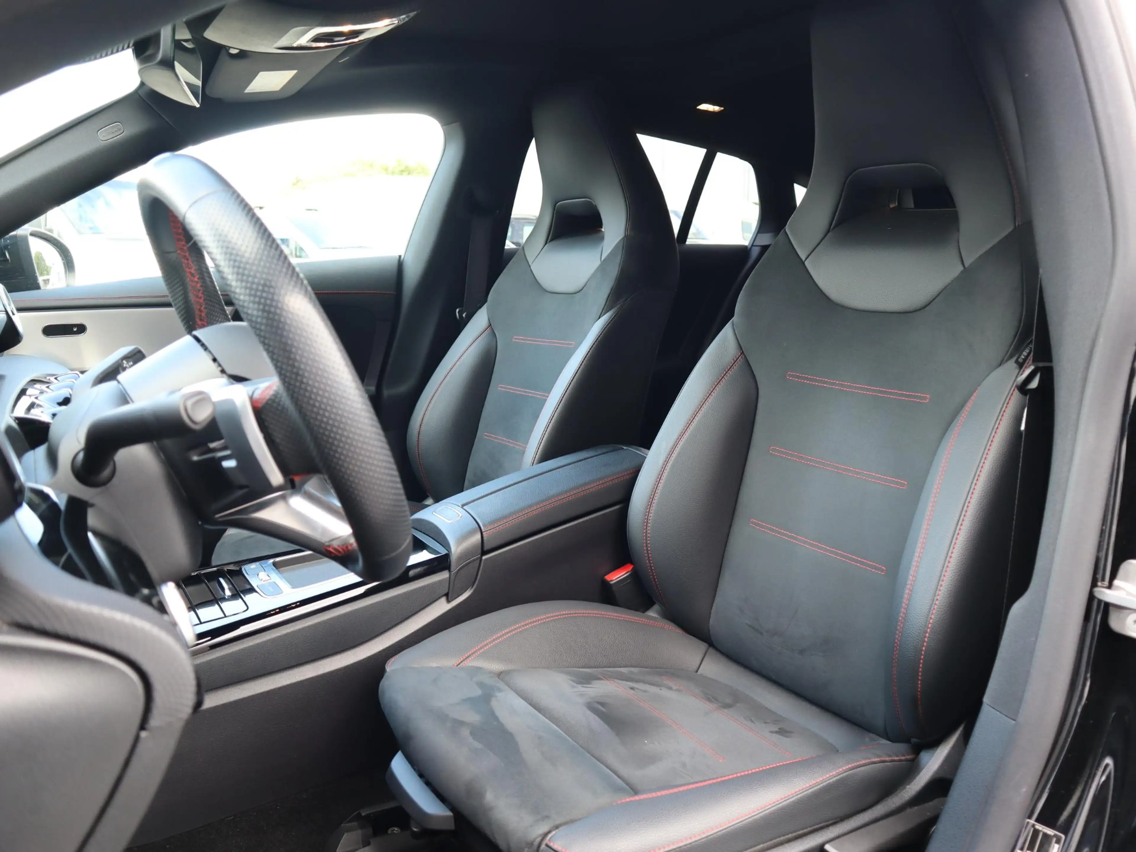 Mercedes-Benz CLA 250 Shooting Brake e AMG Line — photo 12