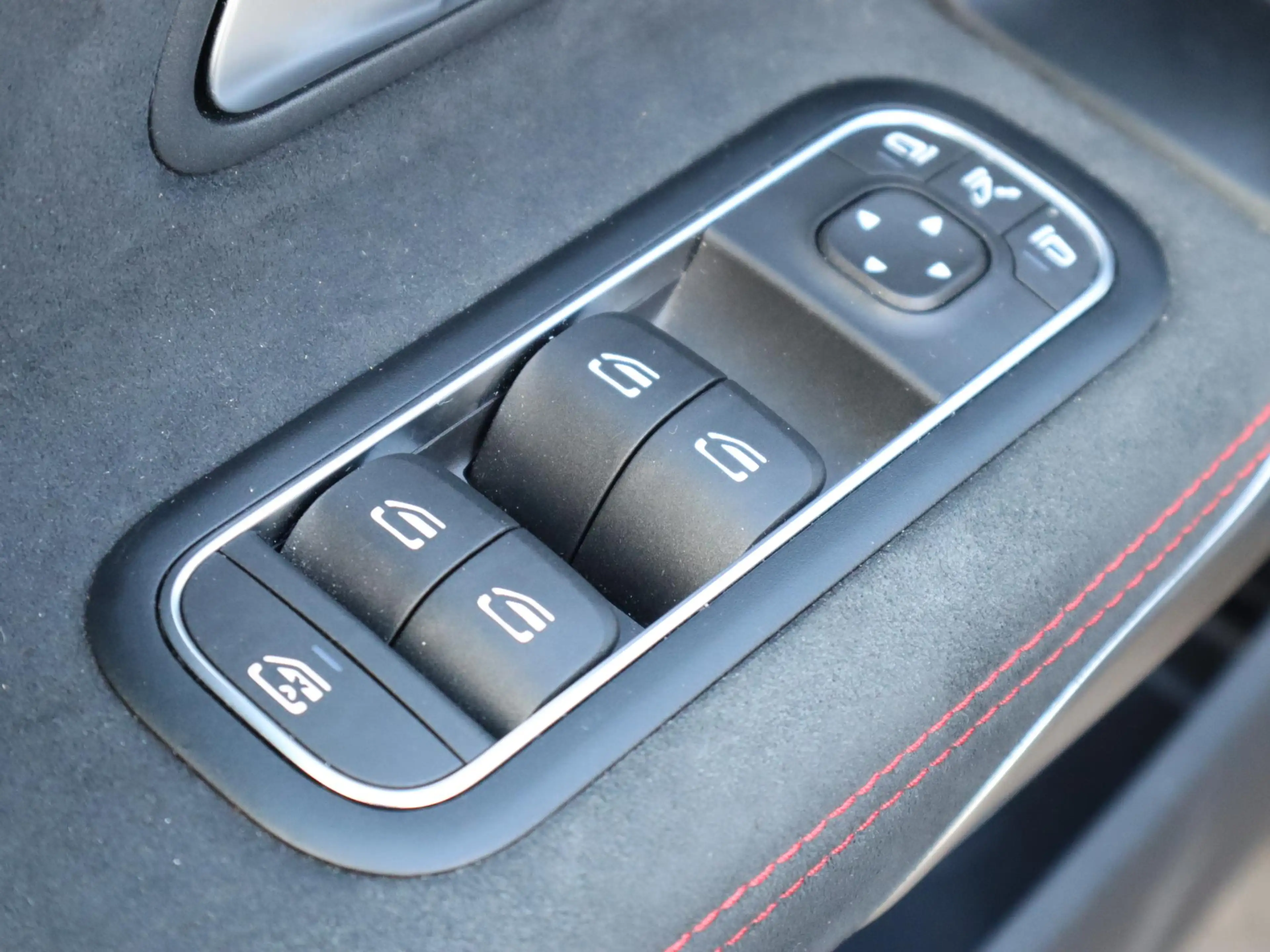 Mercedes-Benz CLA 250 Shooting Brake e AMG Line — photo 15