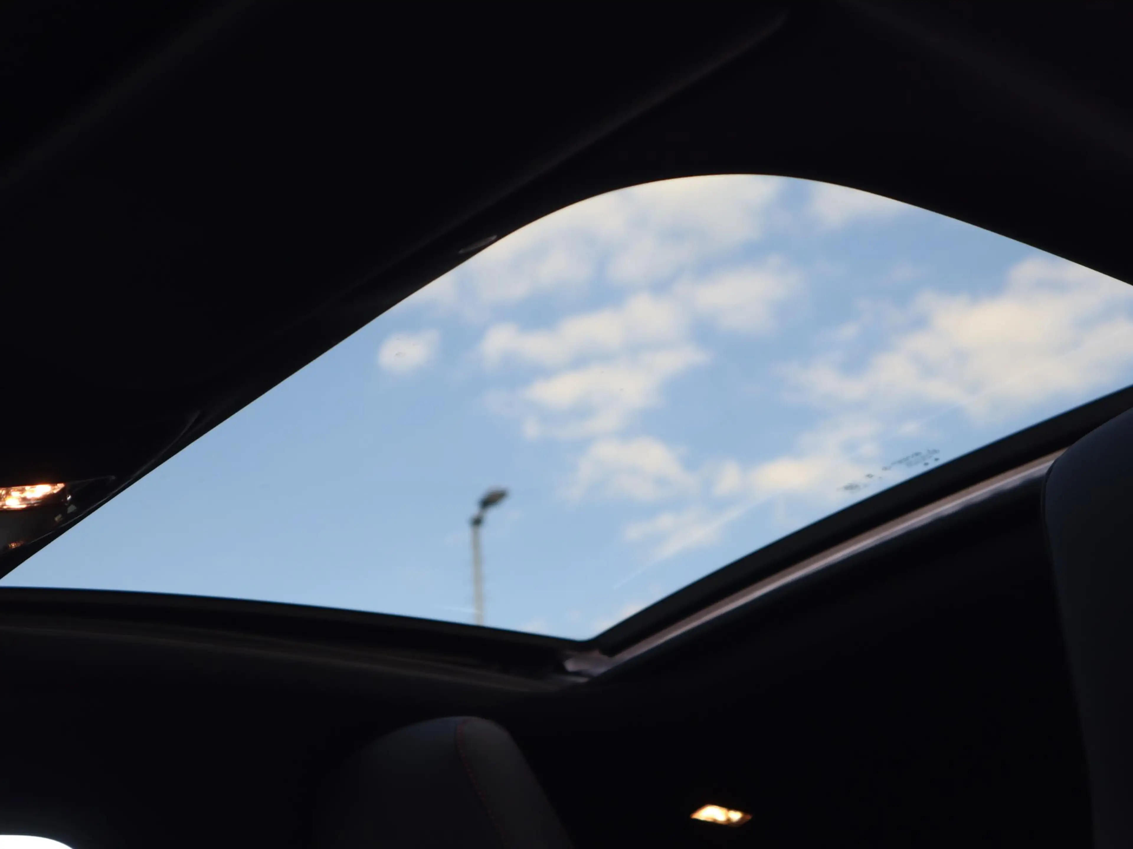Mercedes-Benz CLA 250 Shooting Brake e AMG Line — photo 10