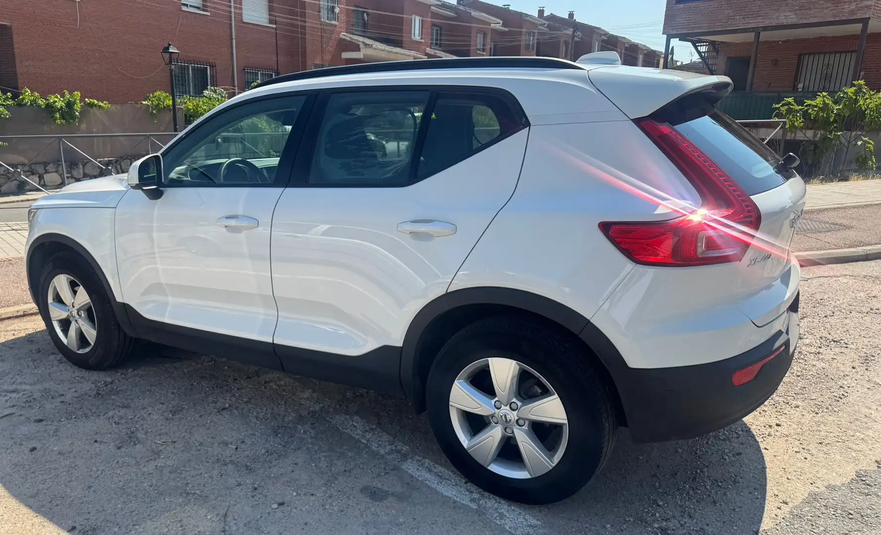 Volvo XC40 T2 Momentum Core Aut. - 2