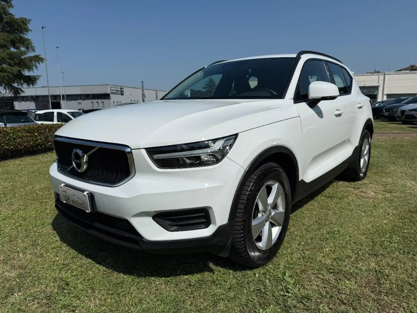 Volvo XC40 T2 Momentum Core COMMERCIANTI - PROBLEMI MOTORE Bianco - 2