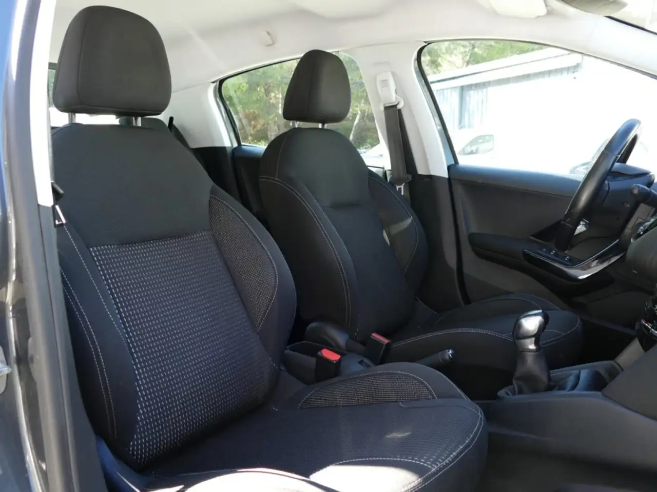 Peugeot 208 208 — photo 16