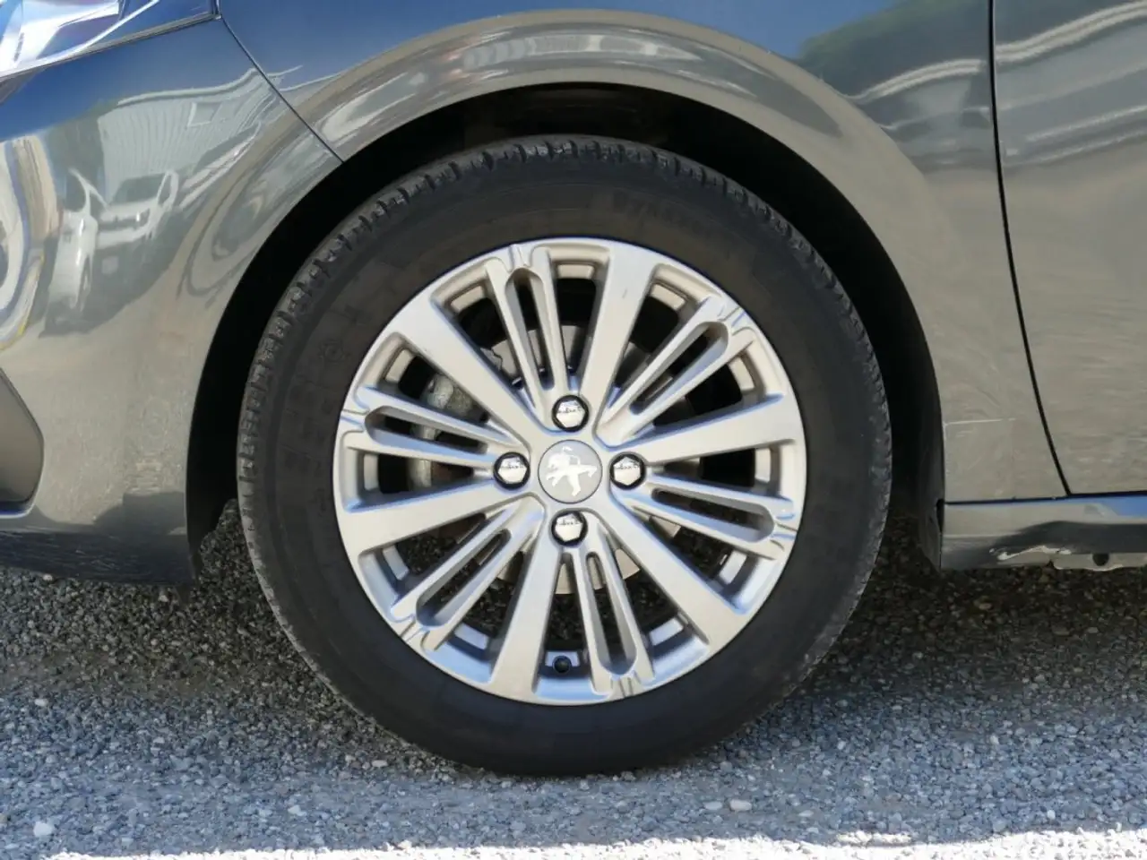Peugeot 208 208 — photo 2