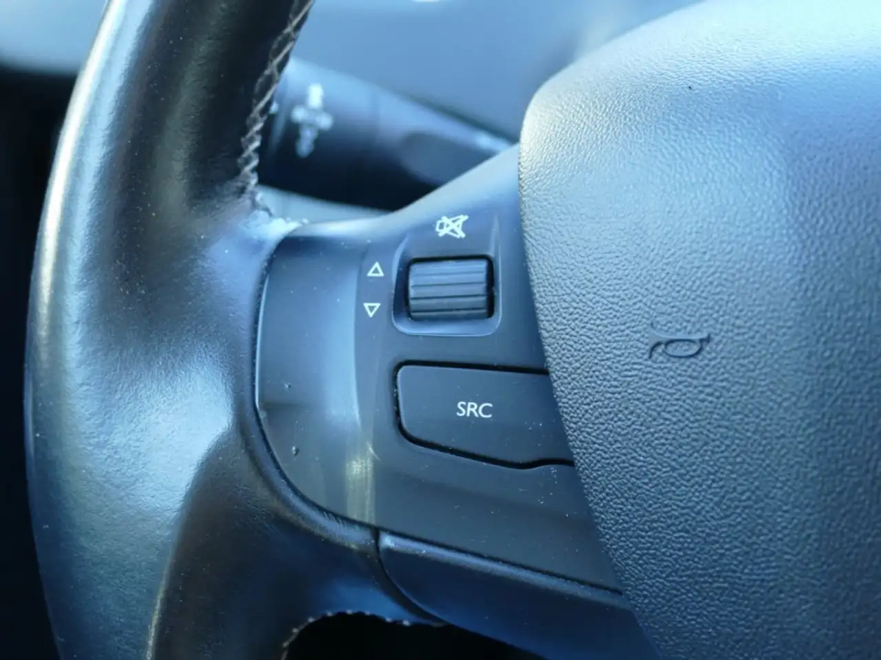 Peugeot 208 208 — photo 24