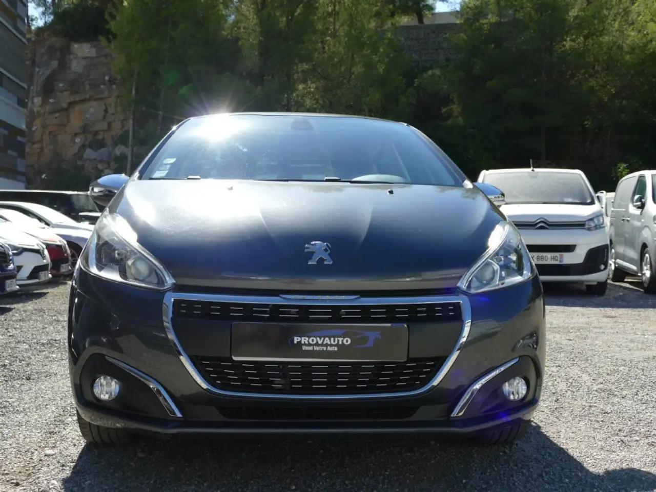 Peugeot 208 208 — photo 11