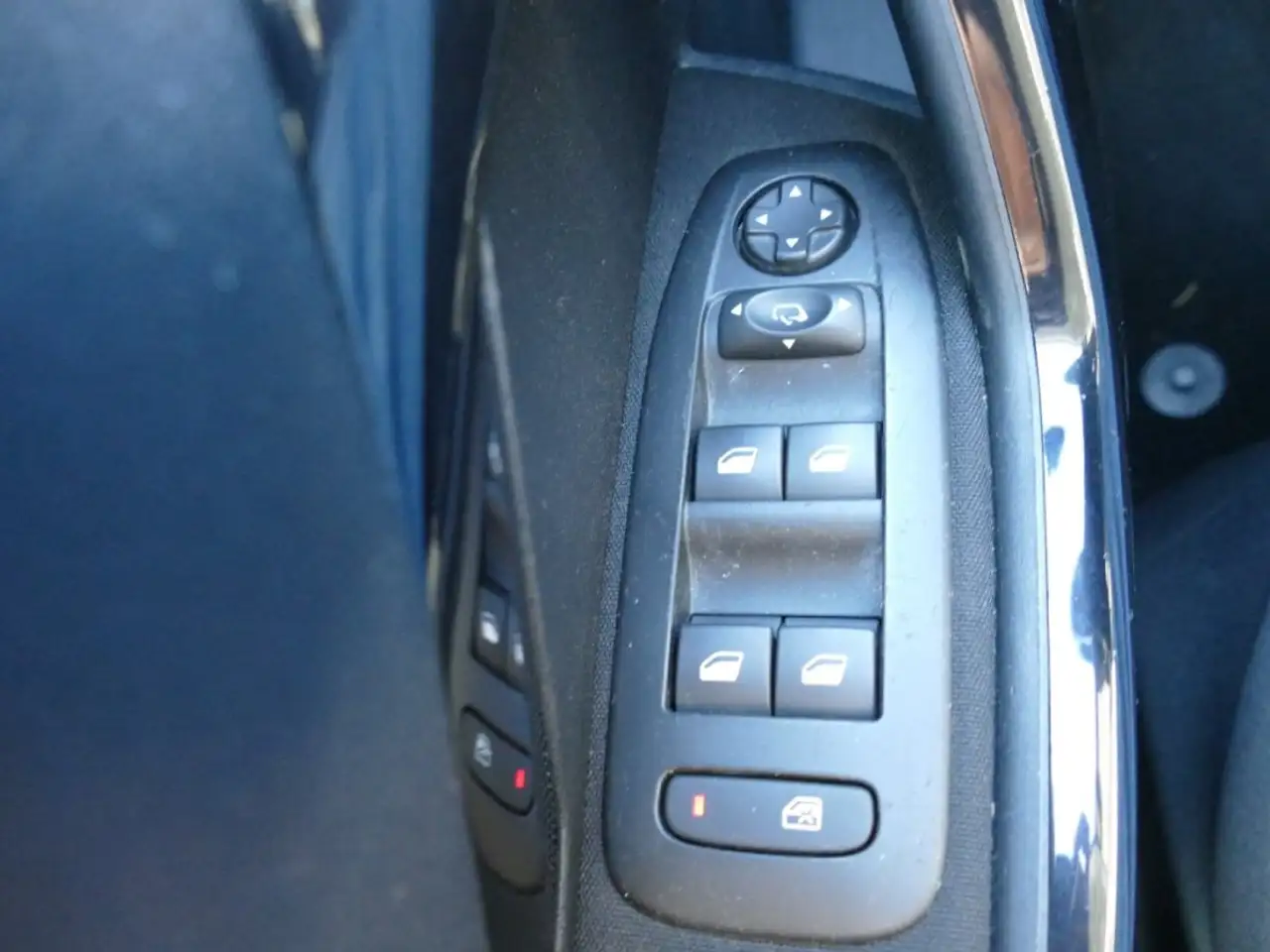 Peugeot 208 208 — photo 19