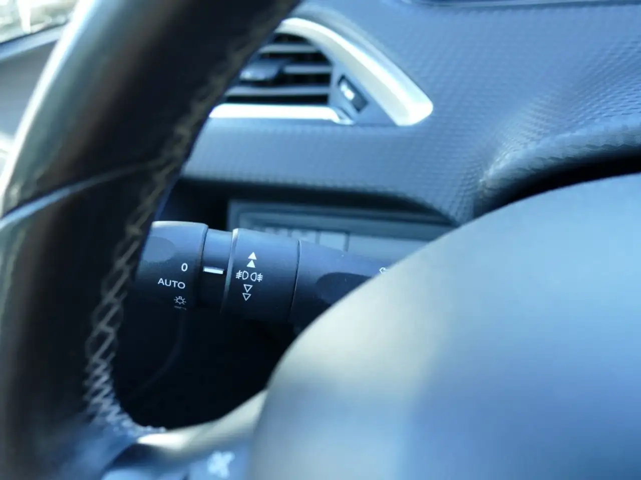 Peugeot 208 208 — photo 22